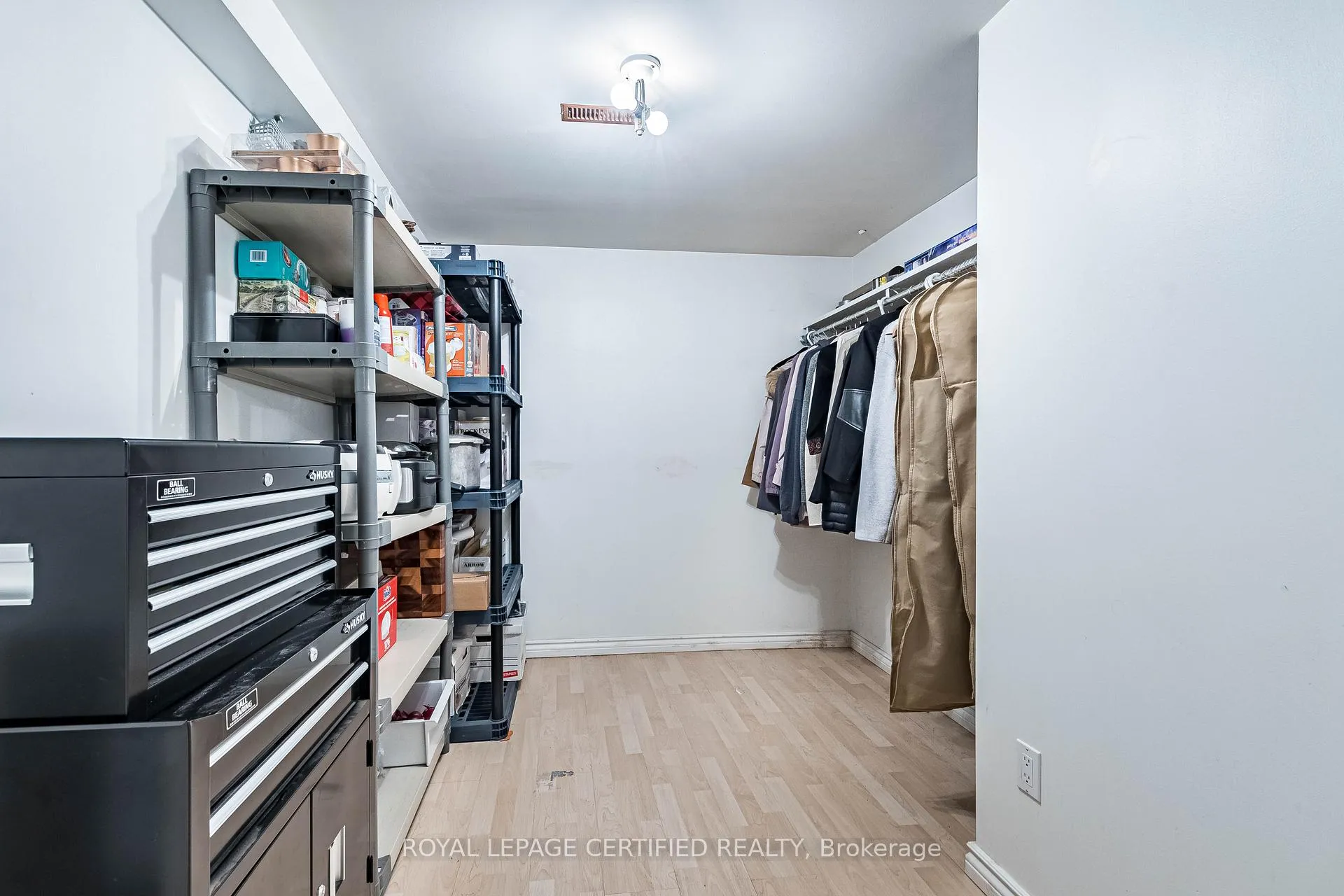 Photo 44 of 48 Fernbrook Crescent, Brampton, Snelgrove — HOMEH