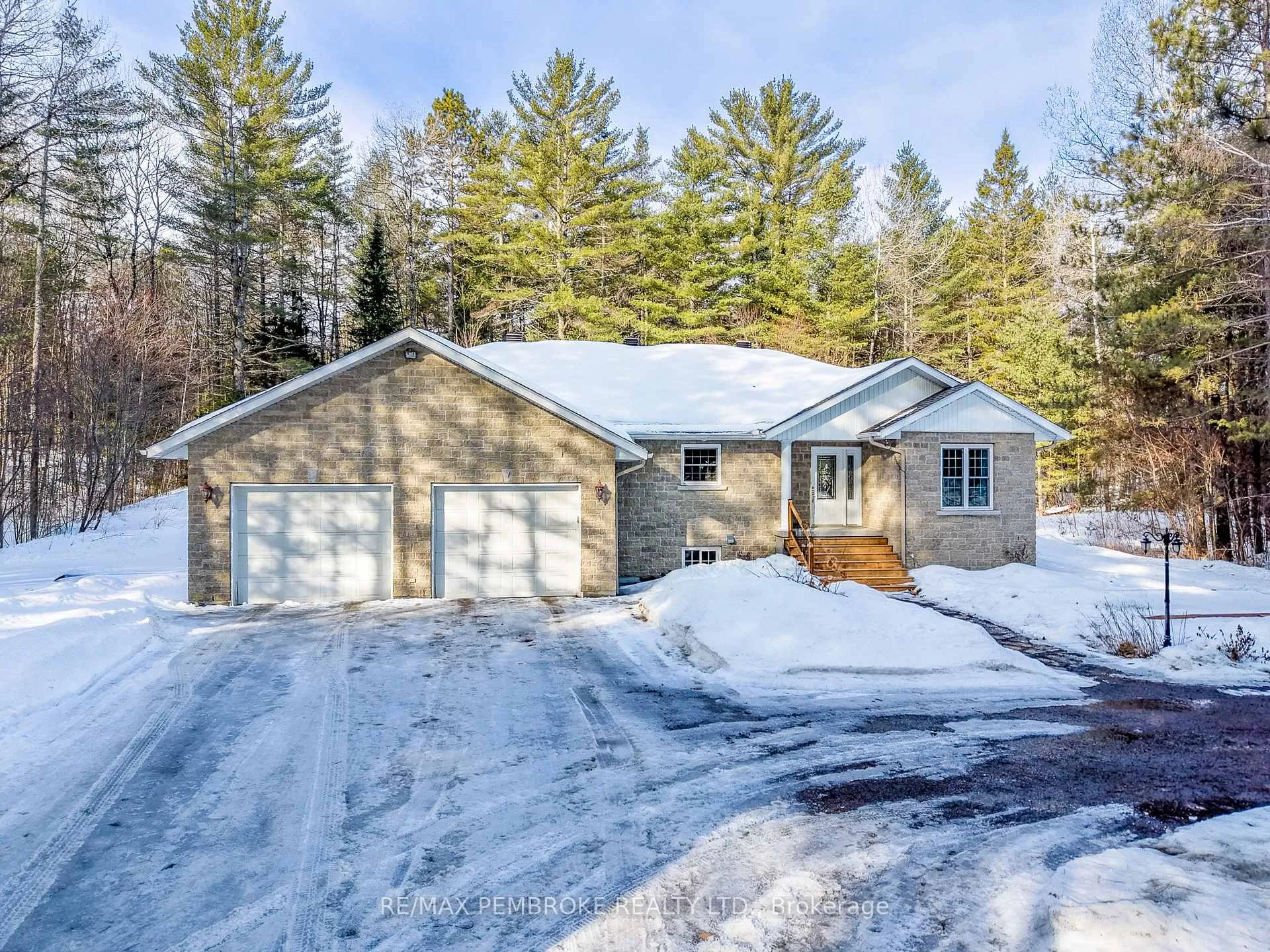 Photo 2 of 226 Eichstaedt Road, Petawawa — HOMEH