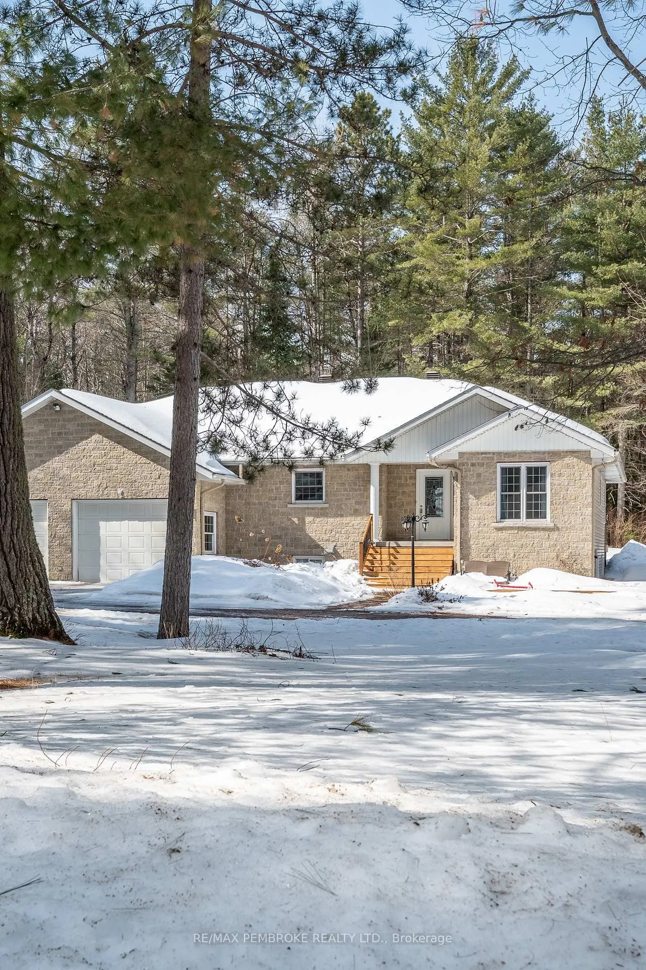 Photo 3 of 226 Eichstaedt Road, Petawawa — HOMEH