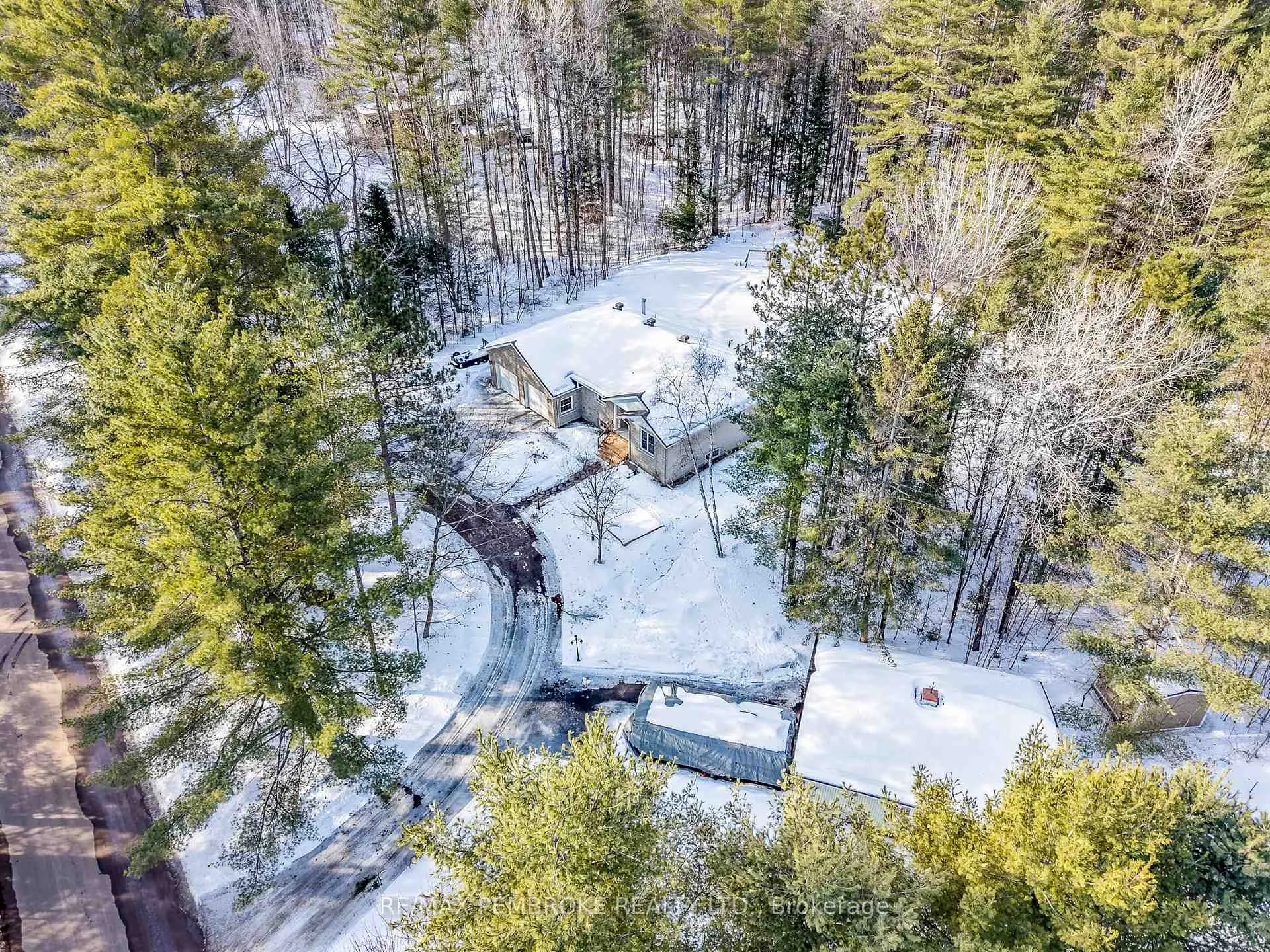 Photo 4 of 226 Eichstaedt Road, Petawawa — HOMEH