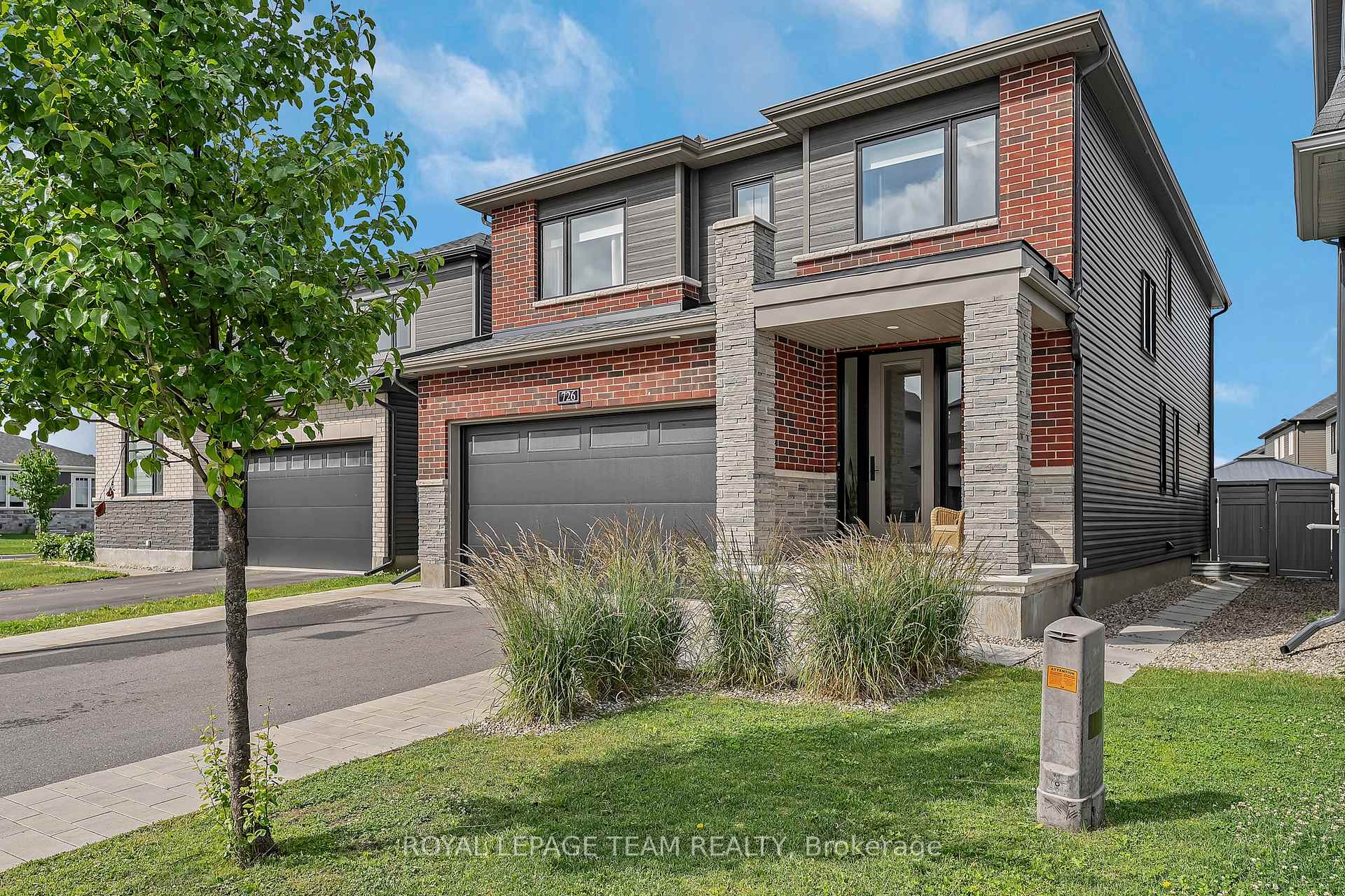 Photo 3 of 726 Coast Circle, Ottawa, Mahogany Community — HOMEH