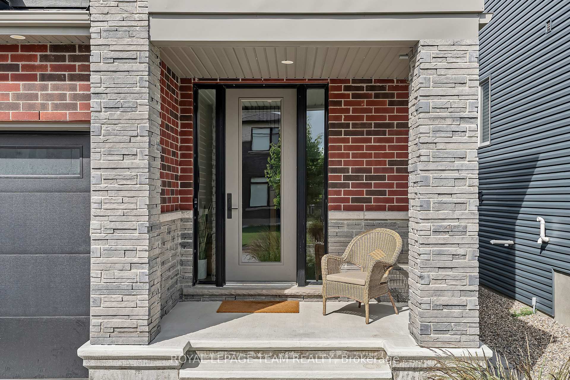 Photo 4 of 726 Coast Circle, Ottawa, Mahogany Community — HOMEH
