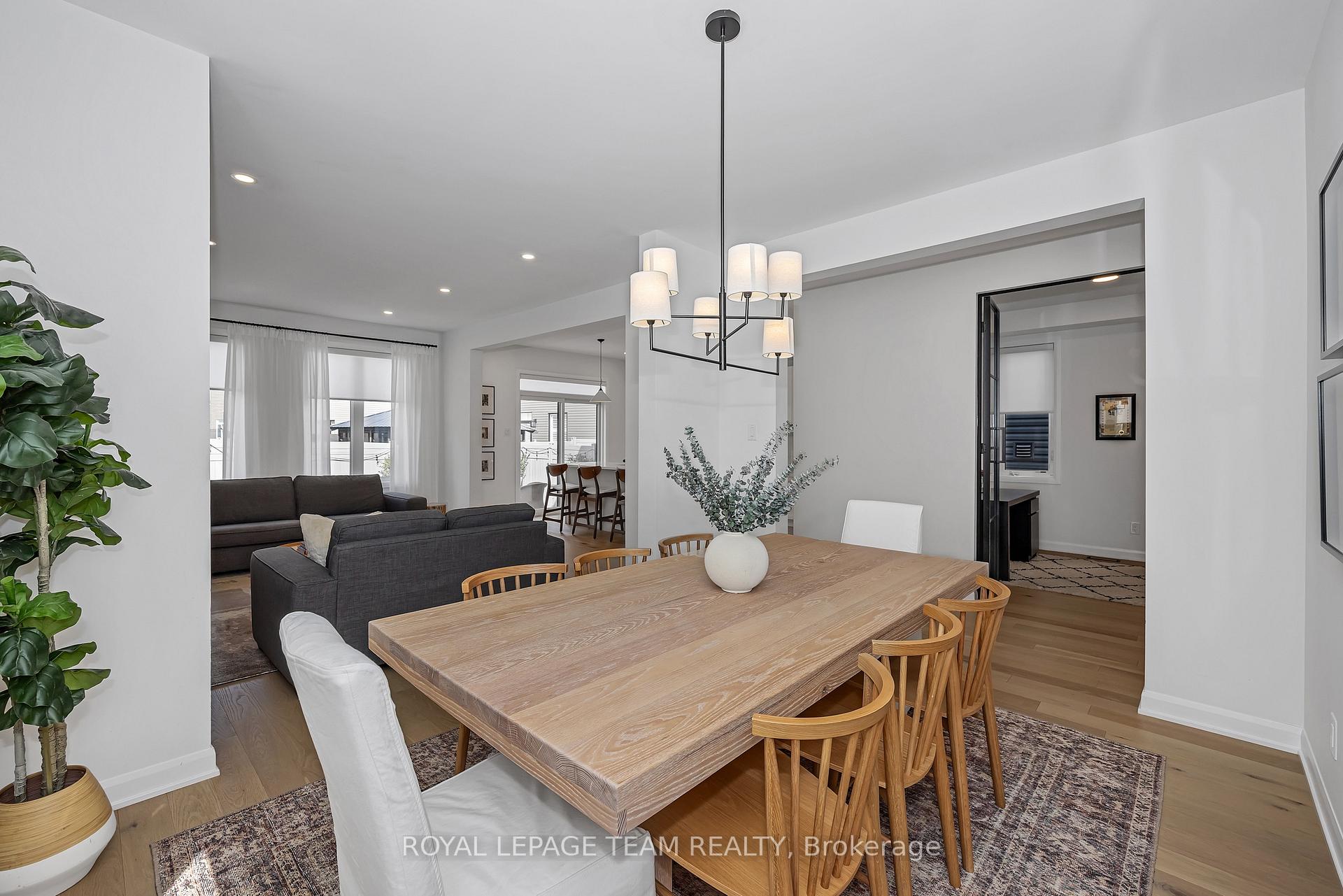 Photo 10 of 726 Coast Circle, Ottawa, Mahogany Community — HOMEH
