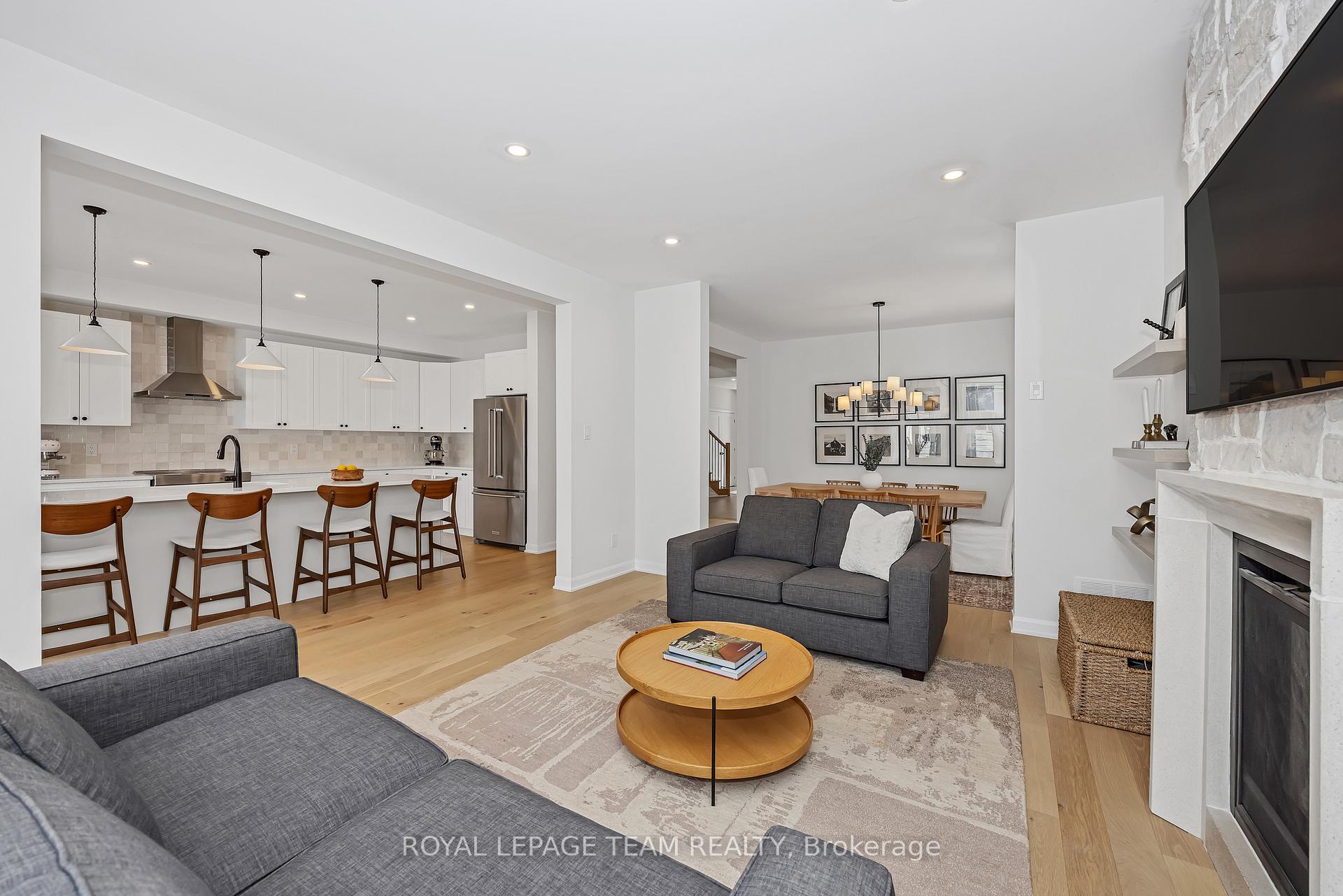 Photo 14 of 726 Coast Circle, Ottawa, Mahogany Community — HOMEH