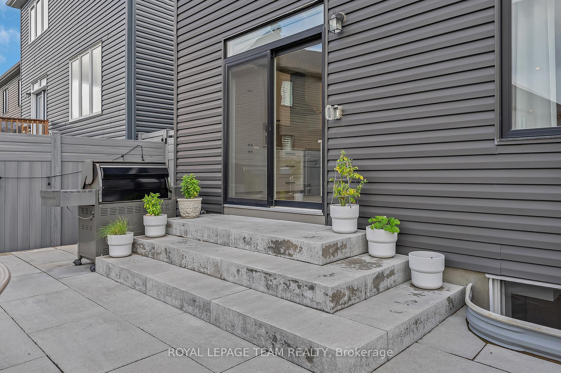 Photo 45 of 726 Coast Circle, Ottawa, Mahogany Community — HOMEH