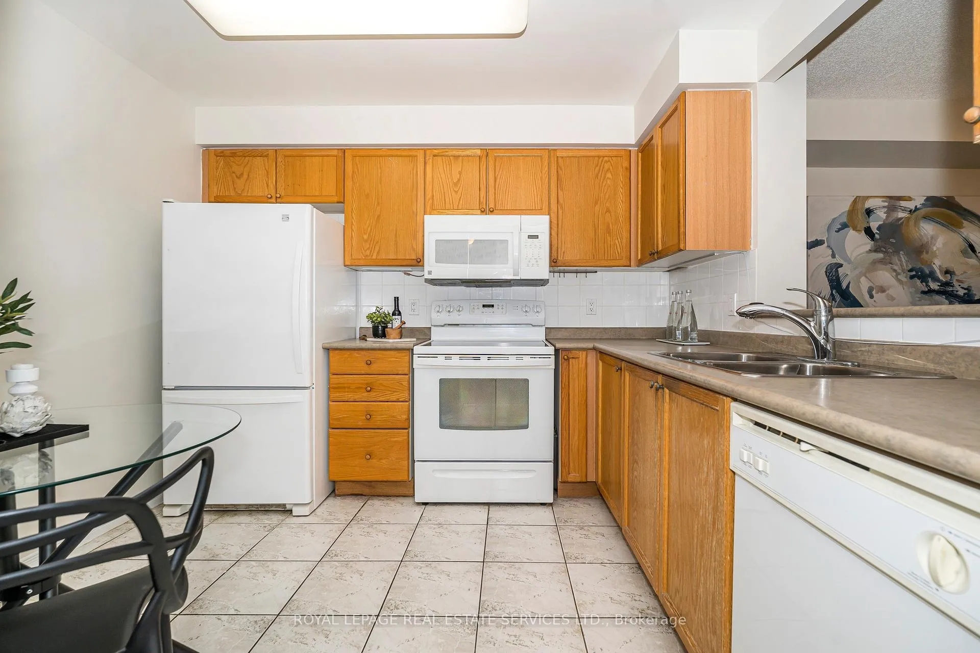 Photo 3 of Unit 310, 1000 The Esplanade N, Pickering, Town Centre — HOMEH