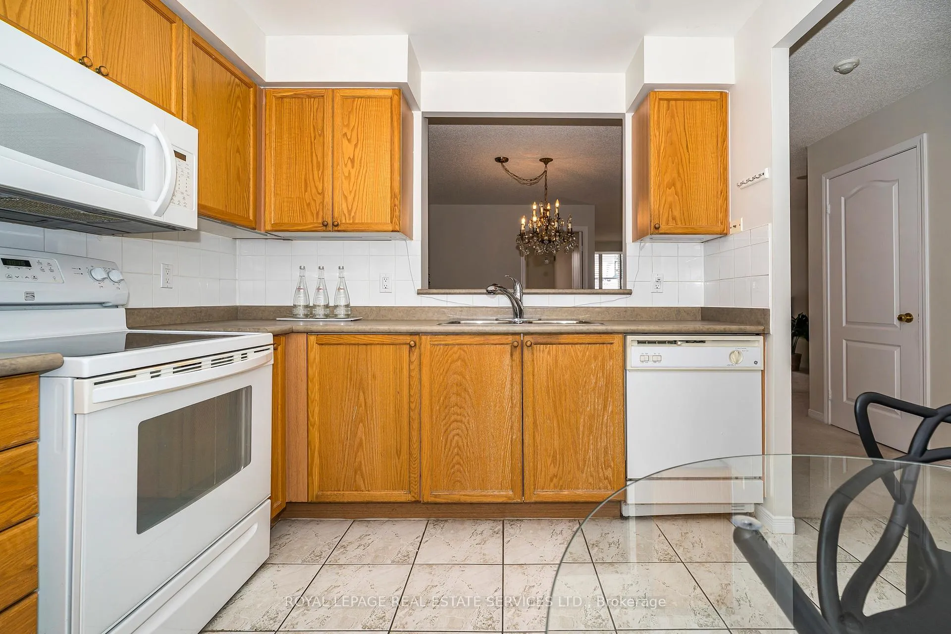 Photo 5 of Unit 310, 1000 The Esplanade N, Pickering, Town Centre — HOMEH