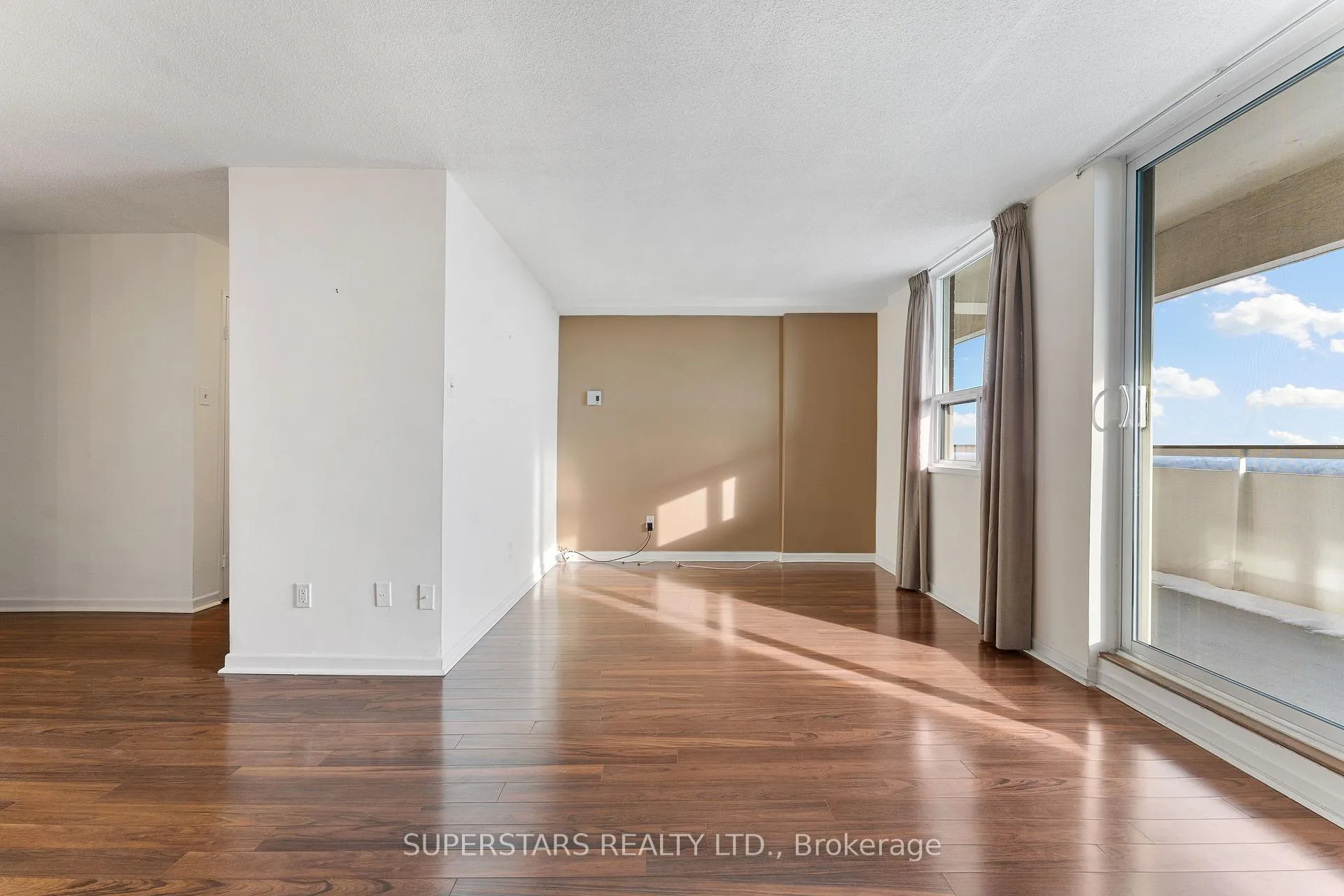 Photo 11 of Unit 1407, 1 Royal Orchard Boulevard, Markham, Royal Orchard — HOMEH