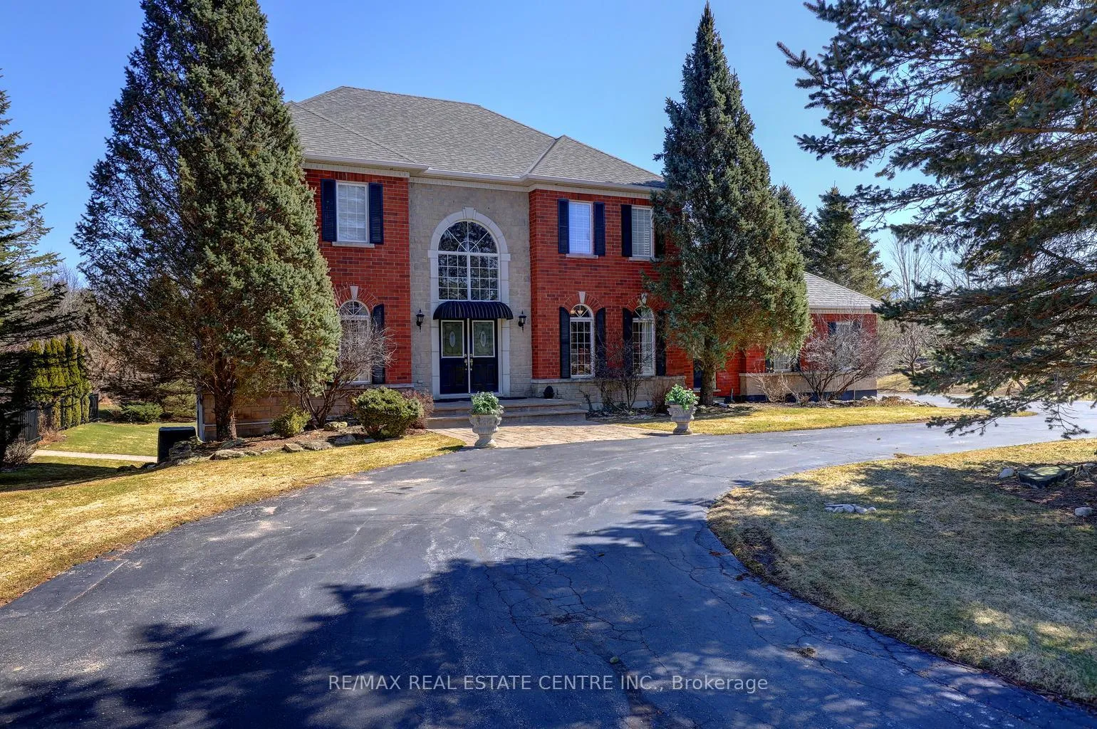Photo 1 of 8 Deer Run Crescent, Halton Hills, Rural Esquesing — HOMEH