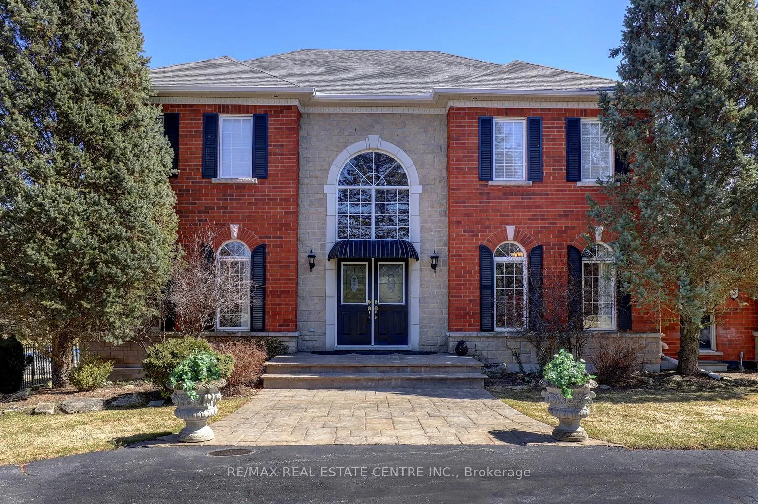 Photo 3 of 8 Deer Run Crescent, Halton Hills, Rural Esquesing — HOMEH
