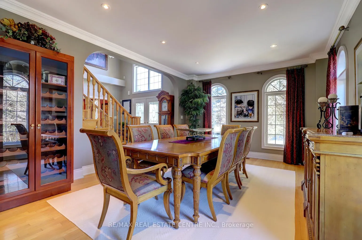 Photo 11 of 8 Deer Run Crescent, Halton Hills, Rural Esquesing — HOMEH