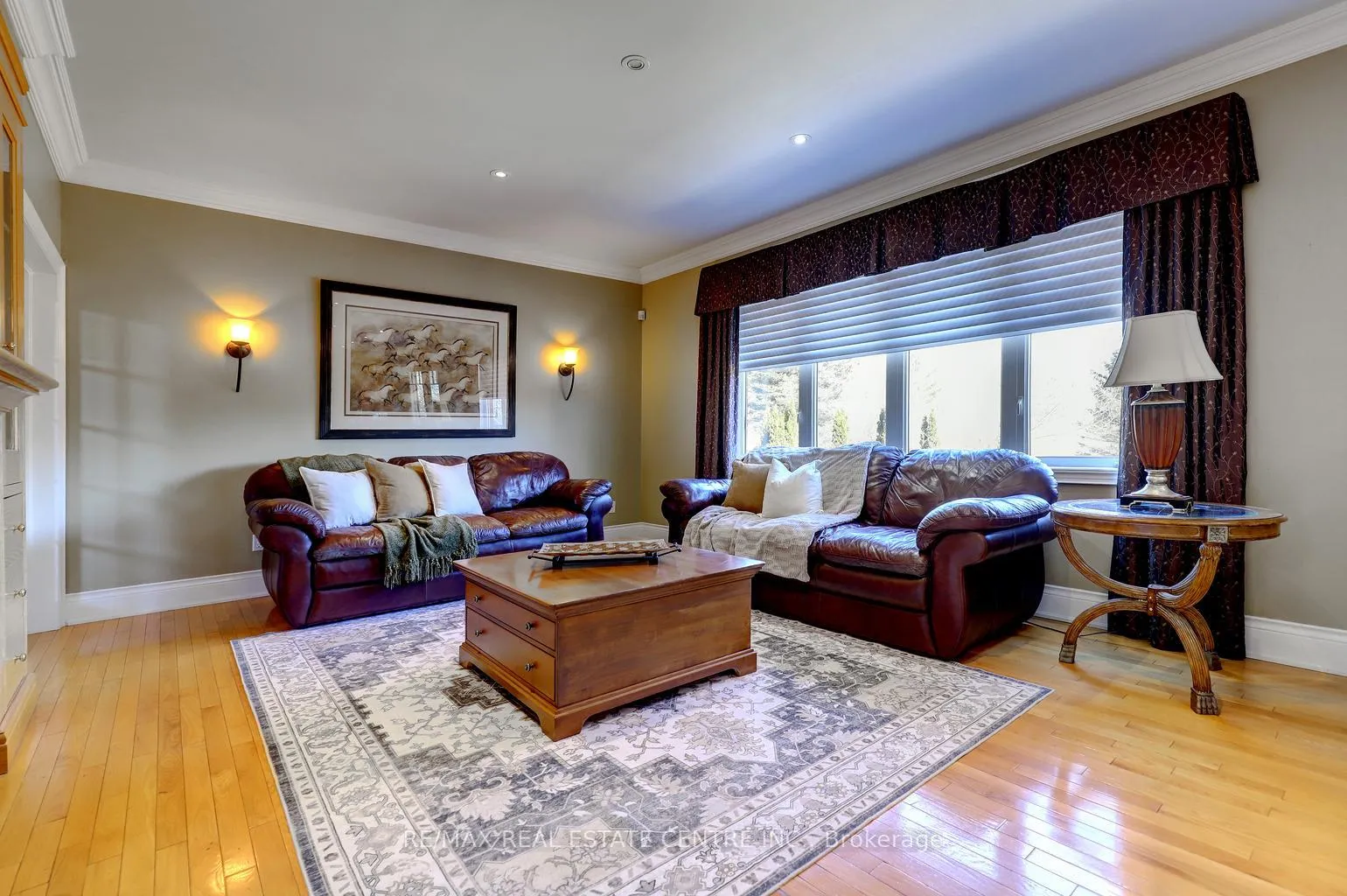 Photo 12 of 8 Deer Run Crescent, Halton Hills, Rural Esquesing — HOMEH