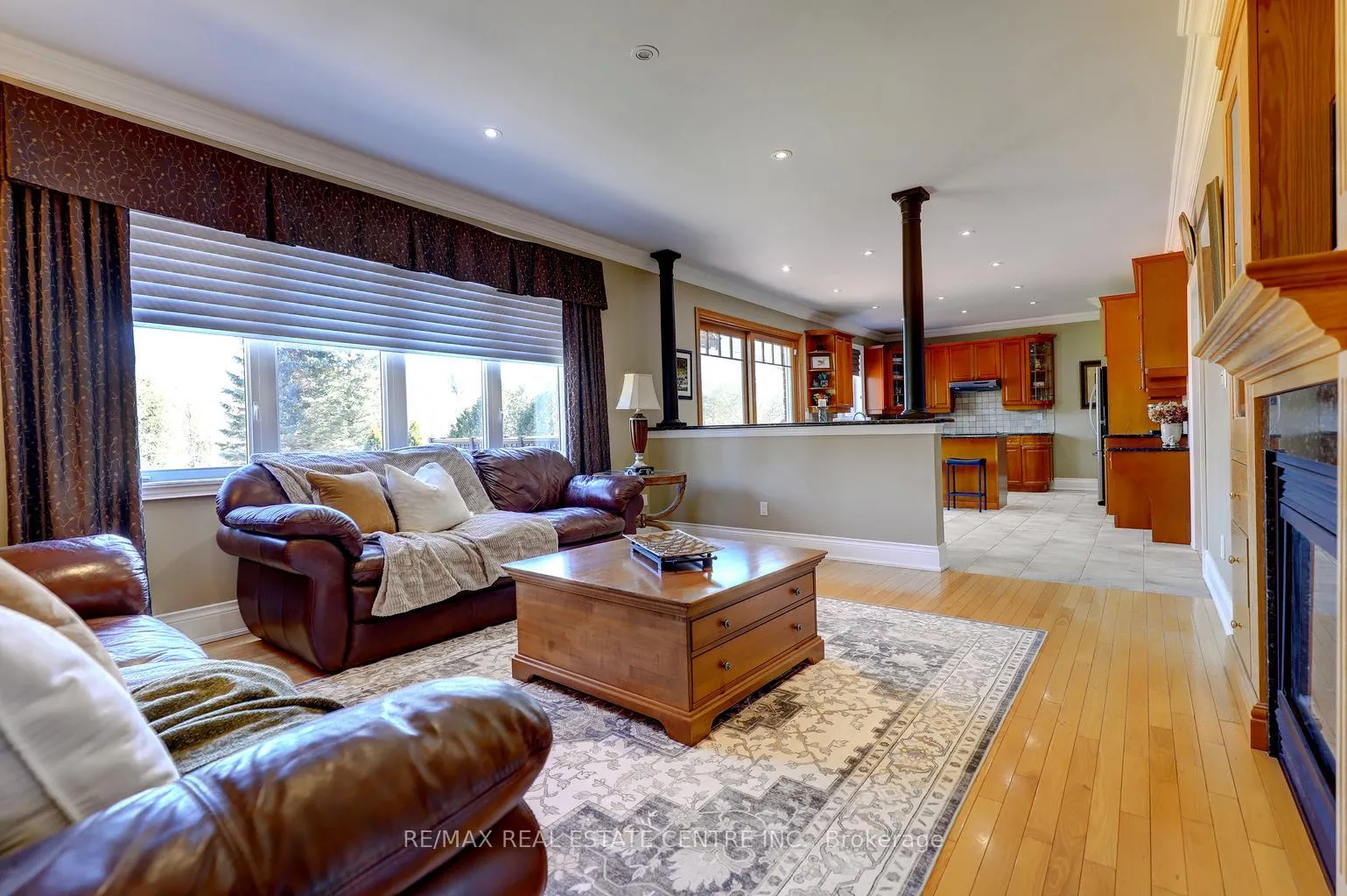 Photo 13 of 8 Deer Run Crescent, Halton Hills, Rural Esquesing — HOMEH