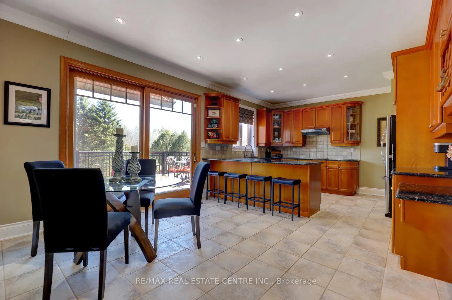 Photo 15 of 8 Deer Run Crescent, Halton Hills, Rural Esquesing — HOMEH