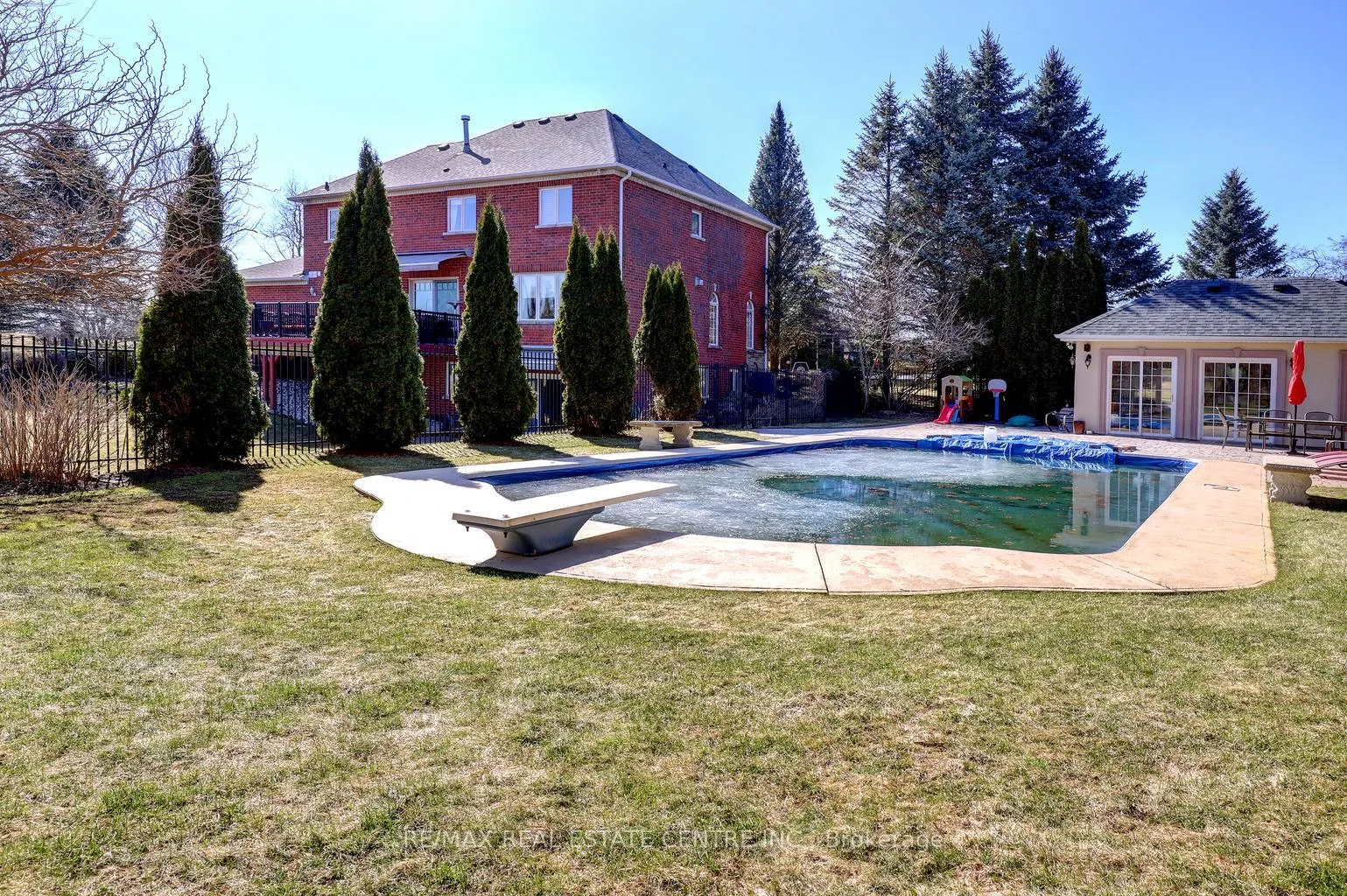Photo 46 of 8 Deer Run Crescent, Halton Hills, Rural Esquesing — HOMEH