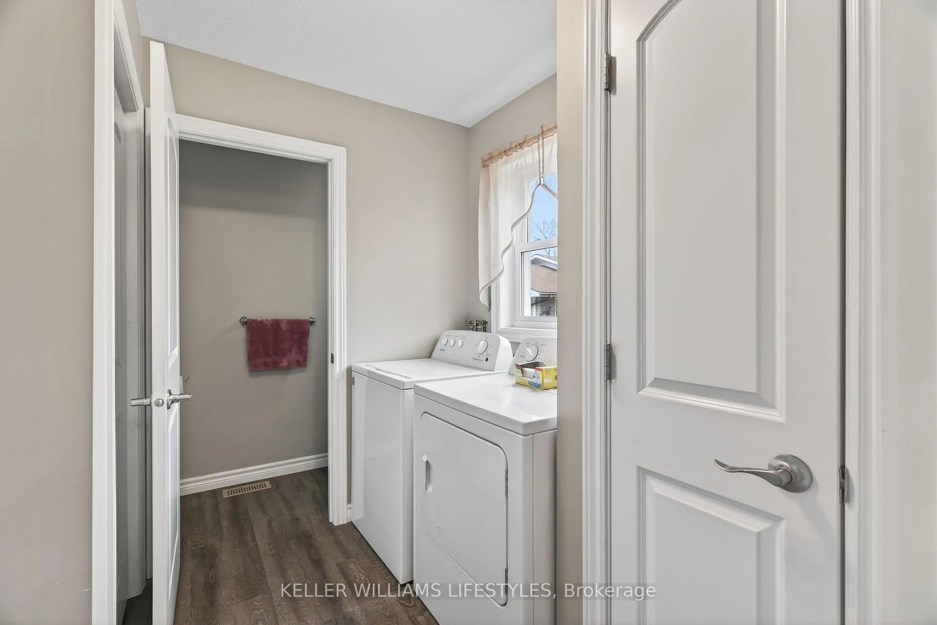 Photo 12 of 321 - 325 Buchanan Street, Strathroy-Caradoc, SW — HOMEH