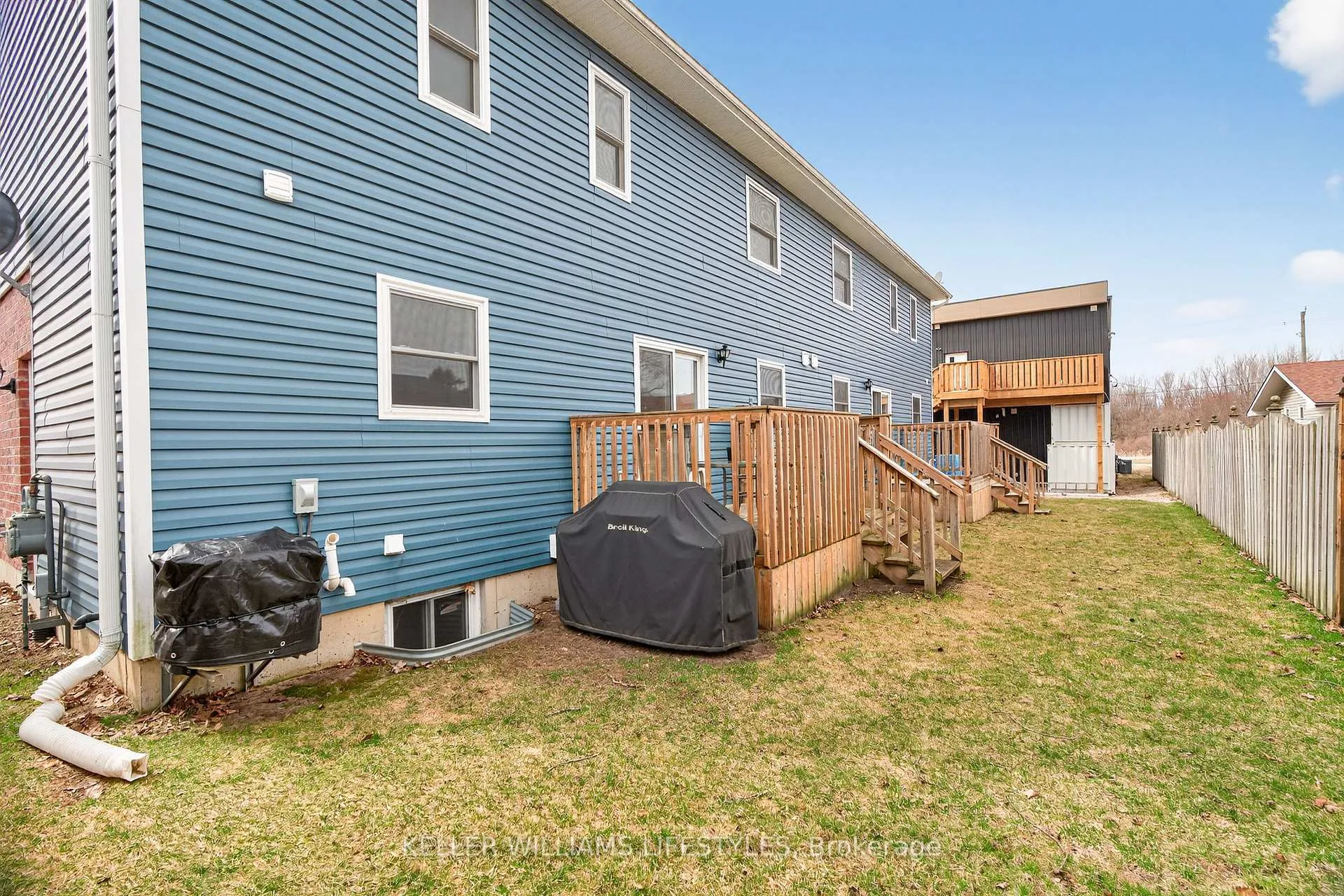Photo 43 of 321 - 325 Buchanan Street, Strathroy-Caradoc, SW — HOMEH