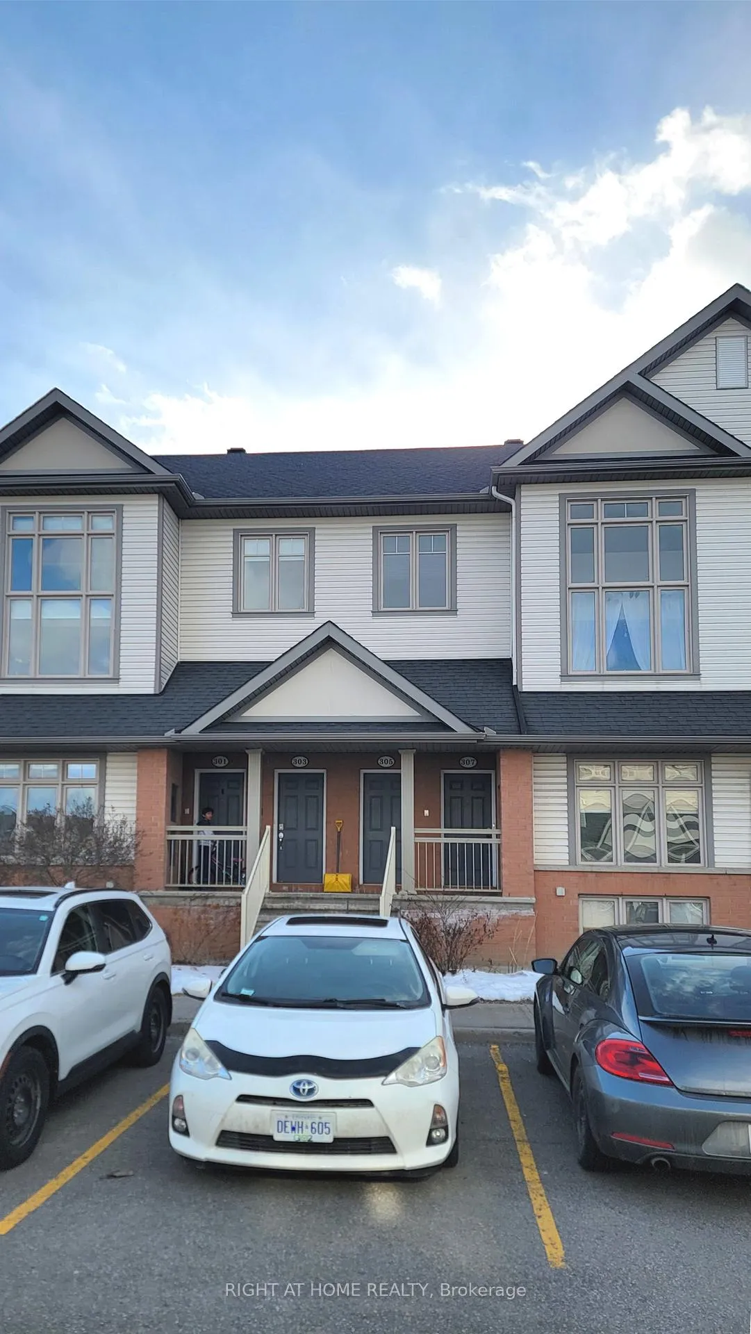 Photo 1 of Unit 11, 307 Galston Private, Ottawa, Mer Bleue/Bradley Estates/Anderson Park — HOMEH