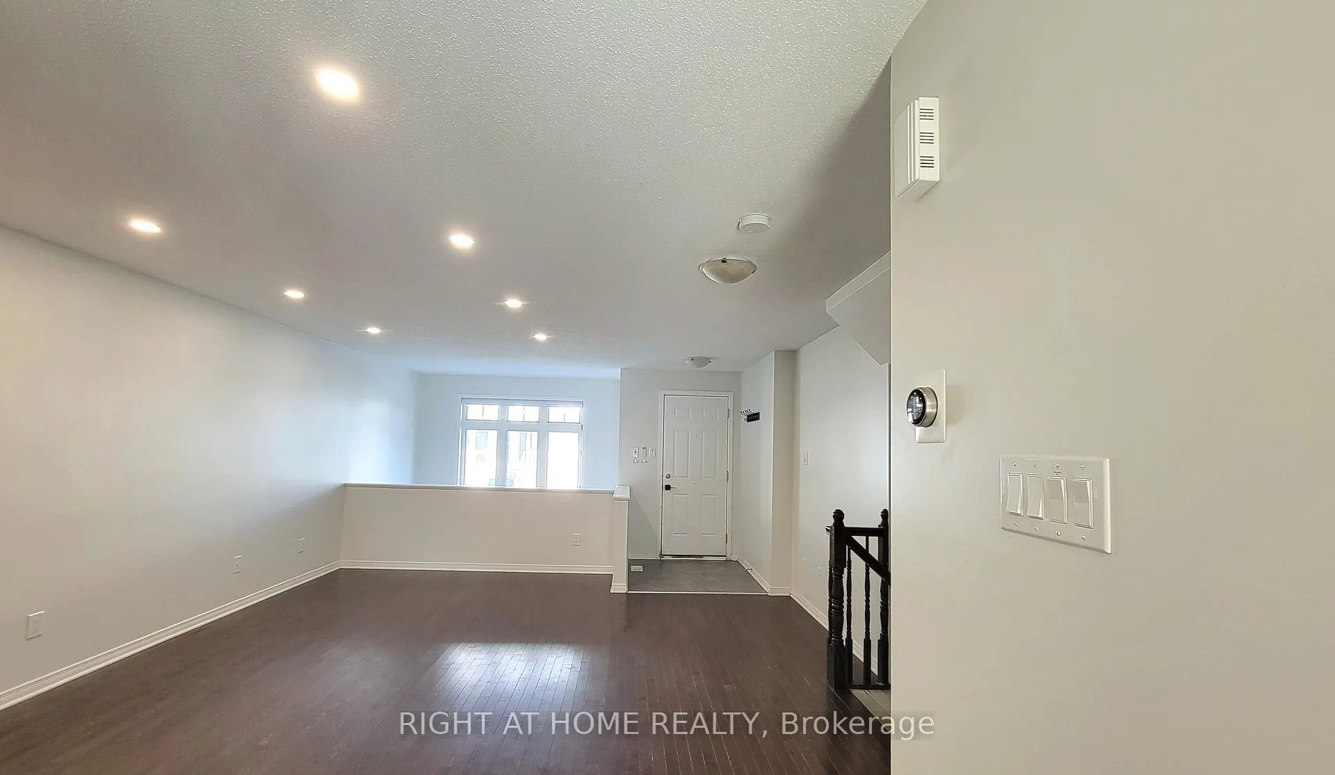 Photo 2 of Unit 11, 307 Galston Private, Ottawa, Mer Bleue/Bradley Estates/Anderson Park — HOMEH