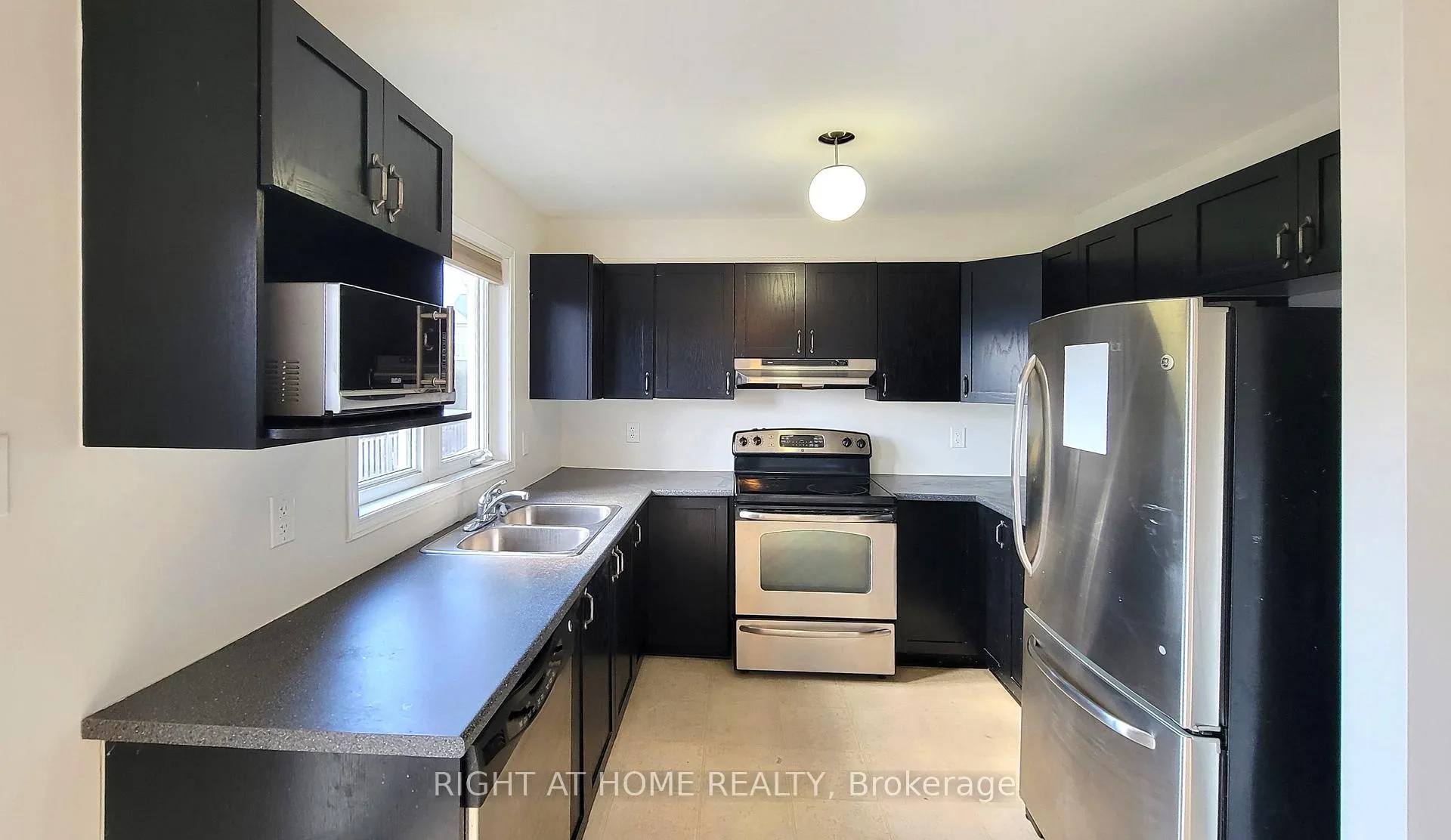 Photo 4 of Unit 11, 307 Galston Private, Ottawa, Mer Bleue/Bradley Estates/Anderson Park — HOMEH