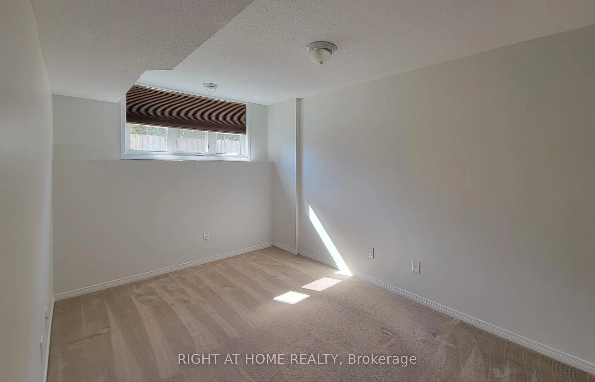 Photo 10 of Unit 11, 307 Galston Private, Ottawa, Mer Bleue/Bradley Estates/Anderson Park — HOMEH