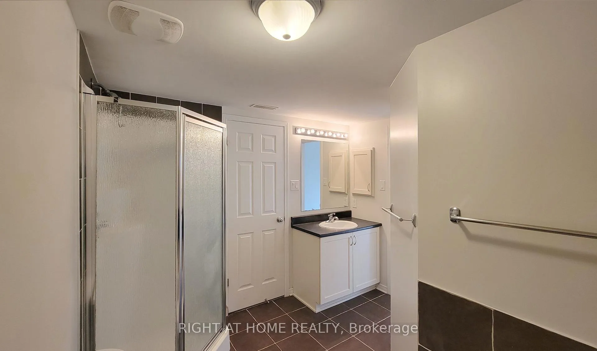 Photo 12 of Unit 11, 307 Galston Private, Ottawa, Mer Bleue/Bradley Estates/Anderson Park — HOMEH