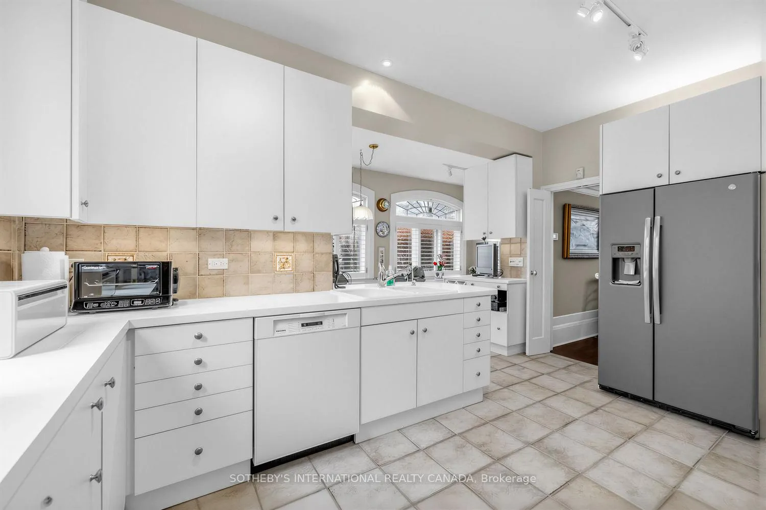 Photo 10 of 136 Roxborough Drive, Toronto, Rosedale-Moore Park — HOMEH