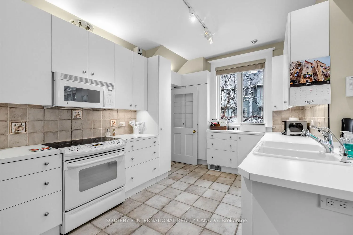 Photo 13 of 136 Roxborough Drive, Toronto, Rosedale-Moore Park — HOMEH