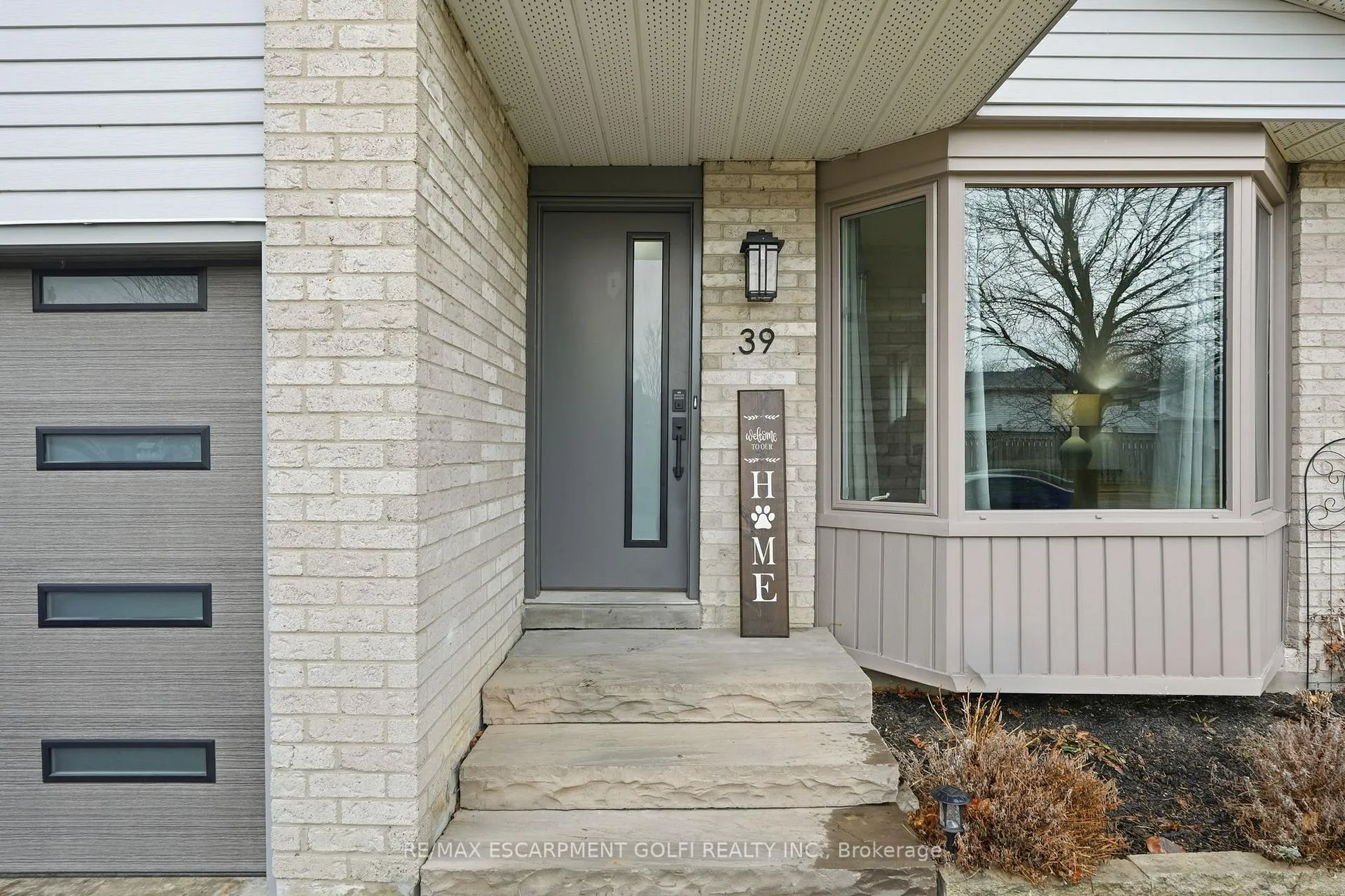 Photo 2 of 39 Kennard Street, Hamilton, Stoney Creek Mountain — HOMEH