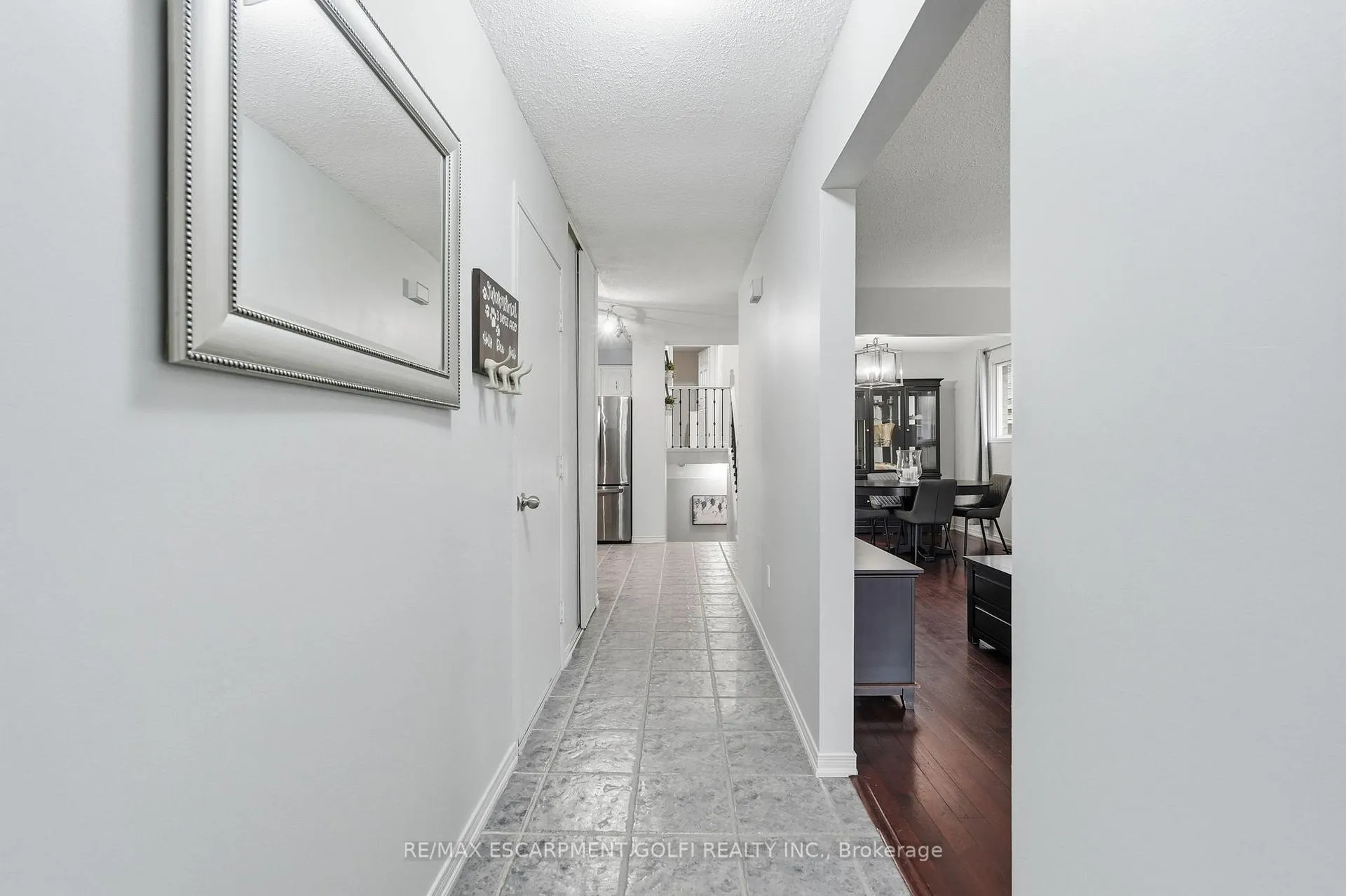 Photo 3 of 39 Kennard Street, Hamilton, Stoney Creek Mountain — HOMEH