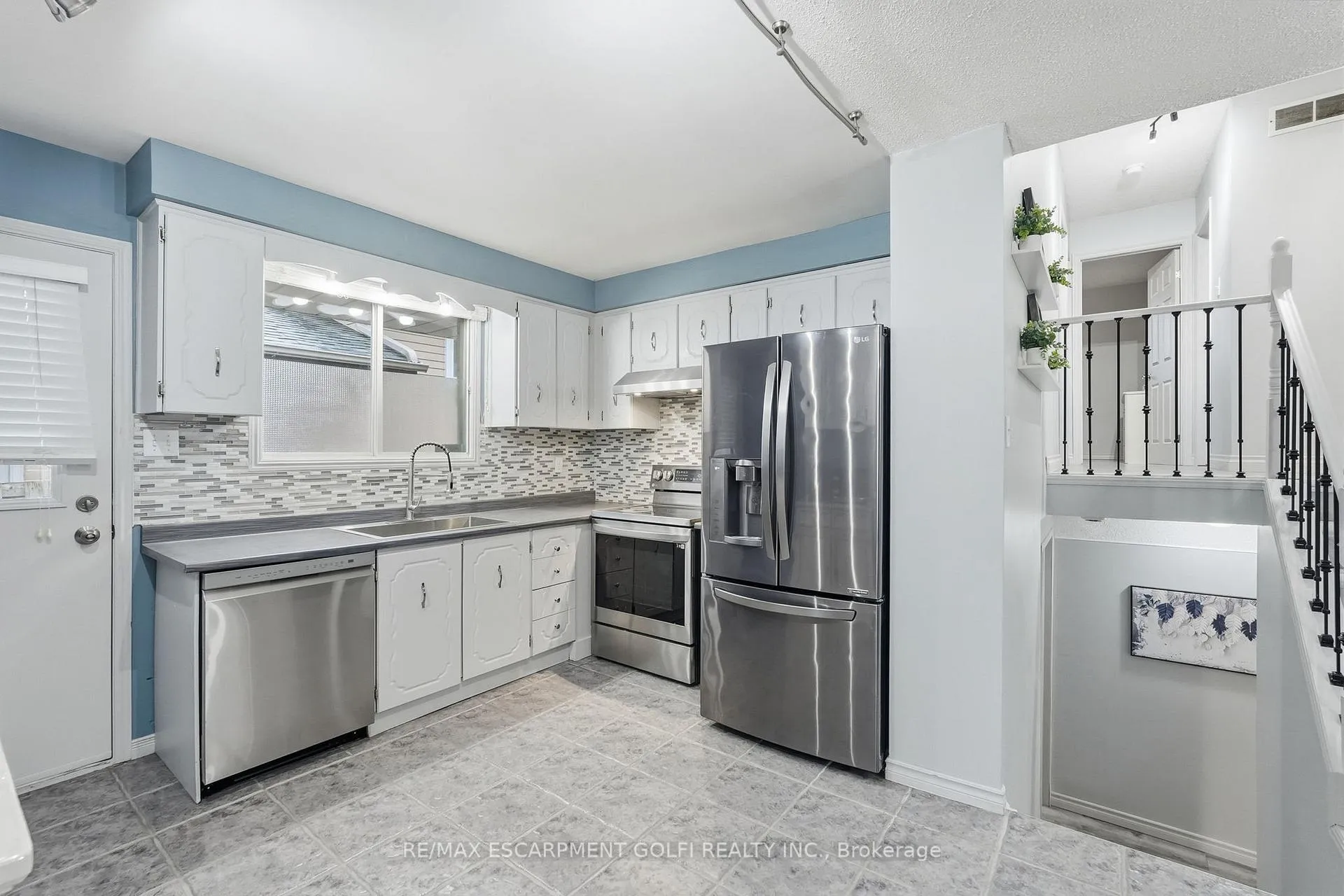 Photo 7 of 39 Kennard Street, Hamilton, Stoney Creek Mountain — HOMEH