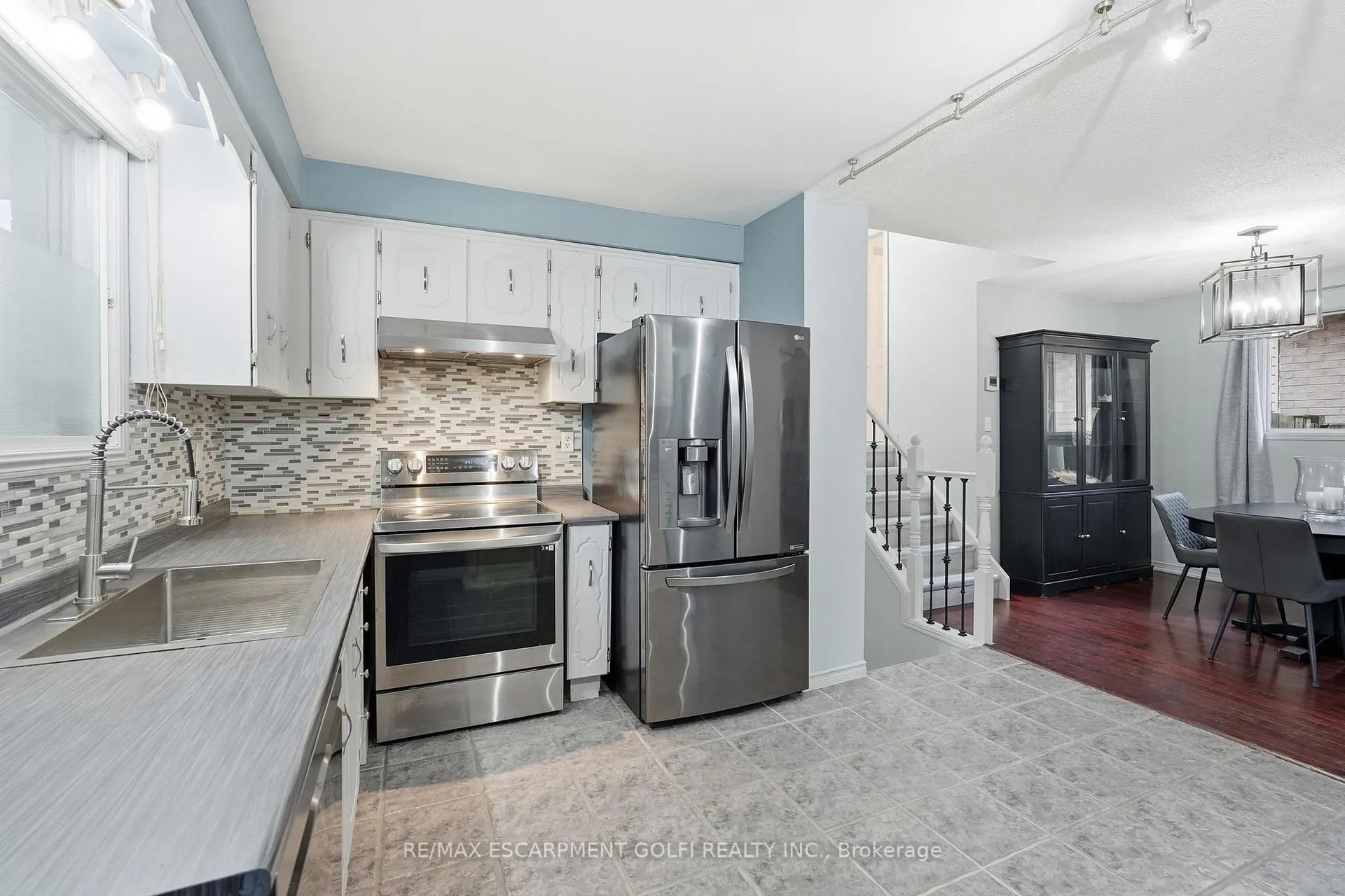 Photo 8 of 39 Kennard Street, Hamilton, Stoney Creek Mountain — HOMEH