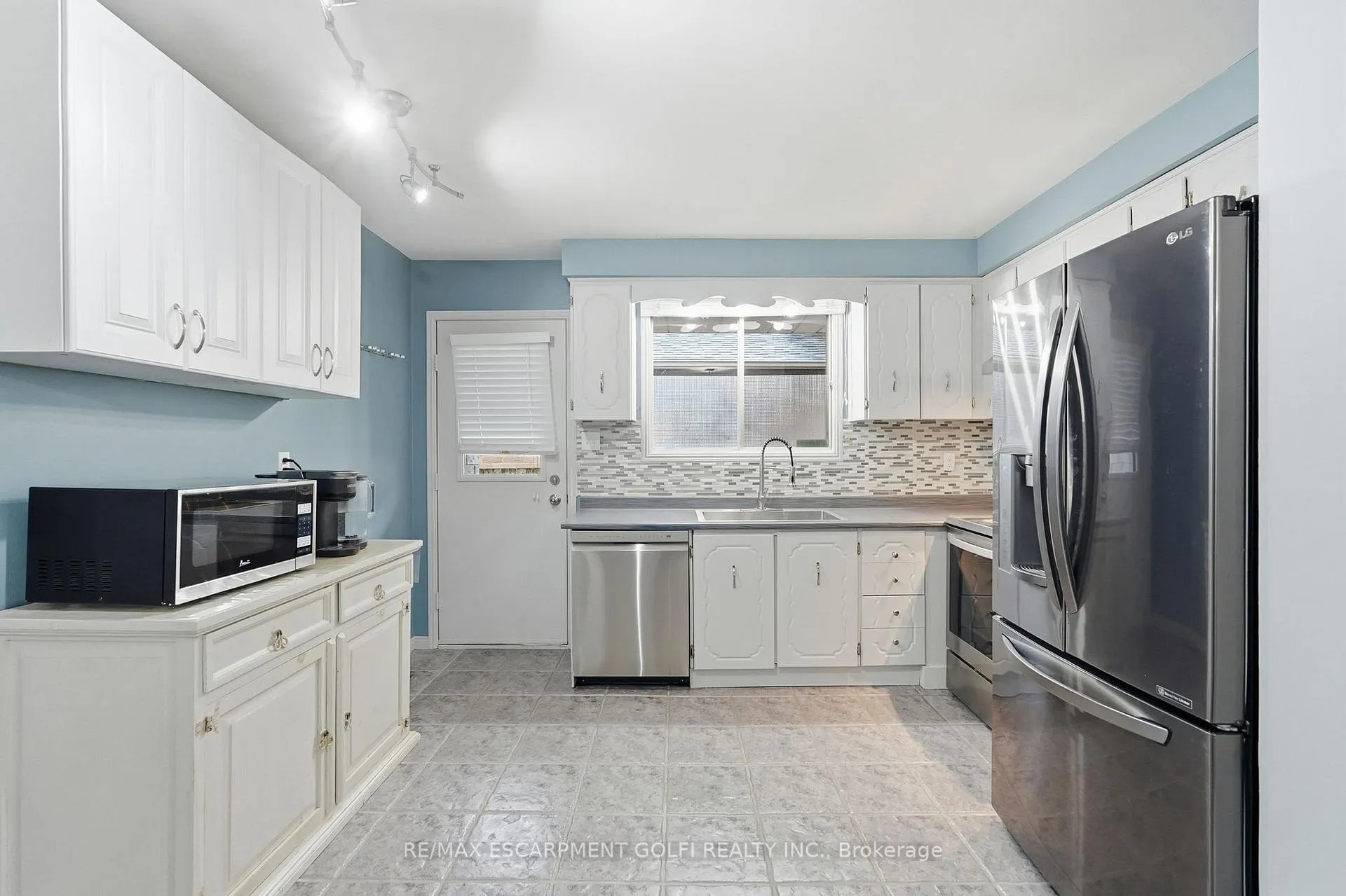 Photo 9 of 39 Kennard Street, Hamilton, Stoney Creek Mountain — HOMEH