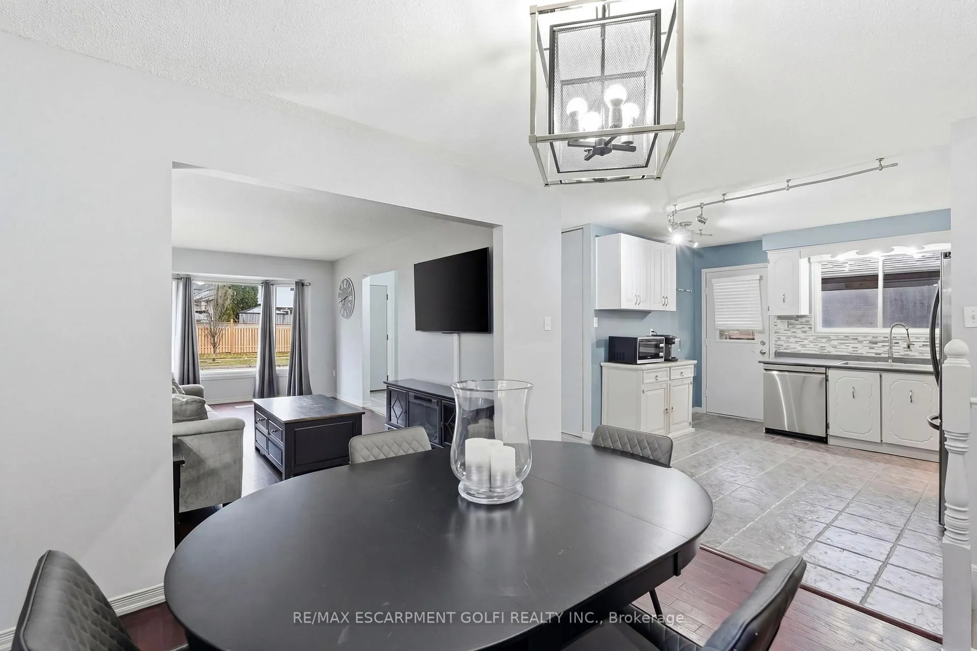 Photo 10 of 39 Kennard Street, Hamilton, Stoney Creek Mountain — HOMEH