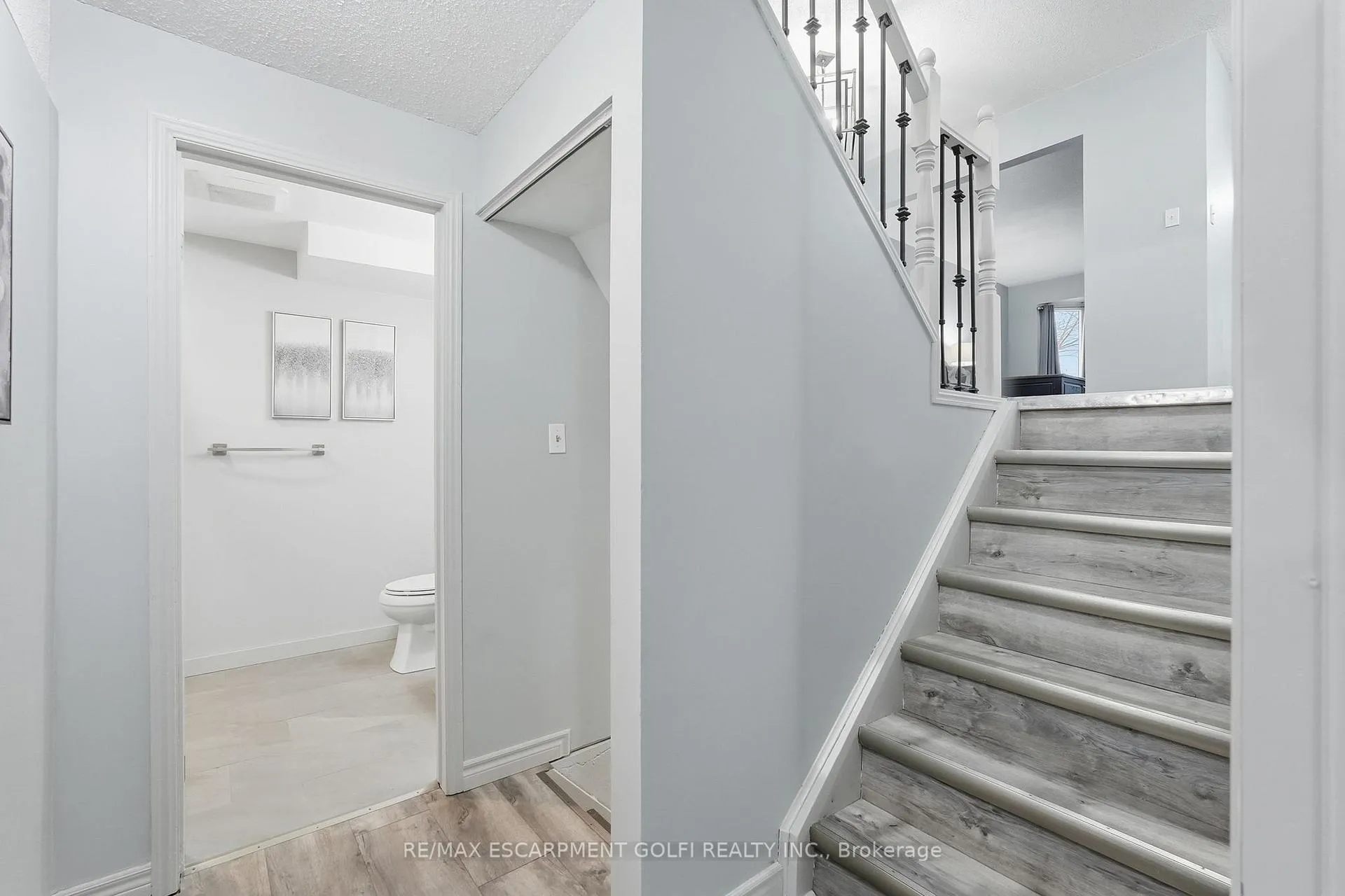 Photo 18 of 39 Kennard Street, Hamilton, Stoney Creek Mountain — HOMEH