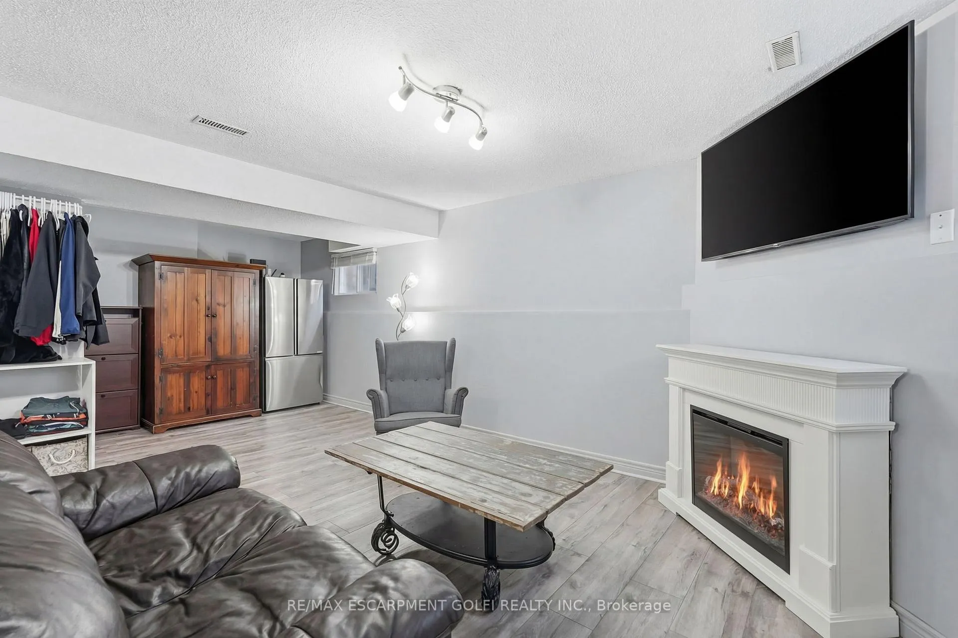 Photo 23 of 39 Kennard Street, Hamilton, Stoney Creek Mountain — HOMEH