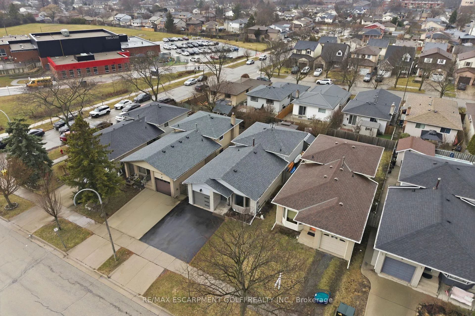 Photo 29 of 39 Kennard Street, Hamilton, Stoney Creek Mountain — HOMEH