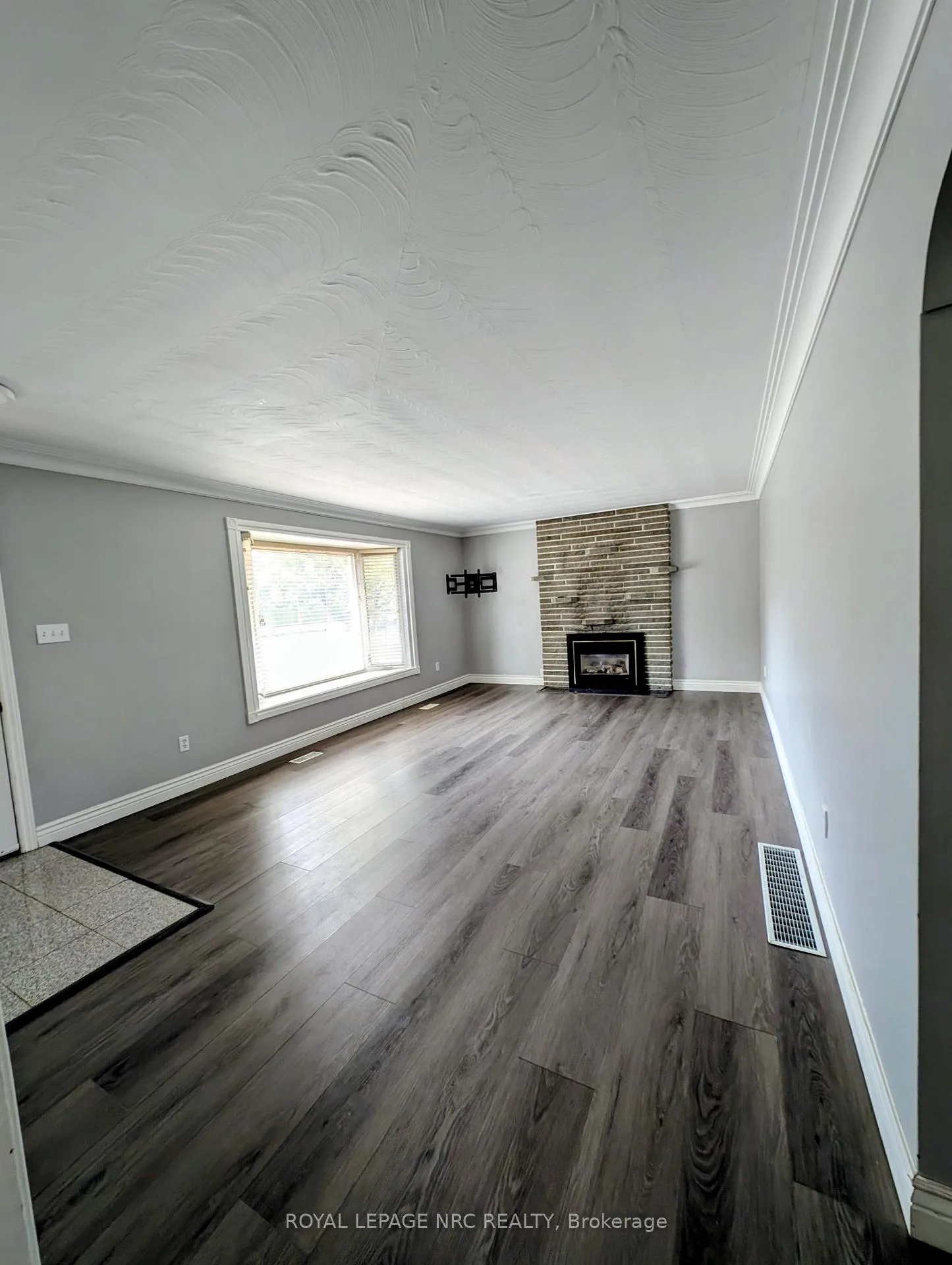 Photo 6 of 3194 Portage Road, Niagara Falls, Church's Lane — HOMEH