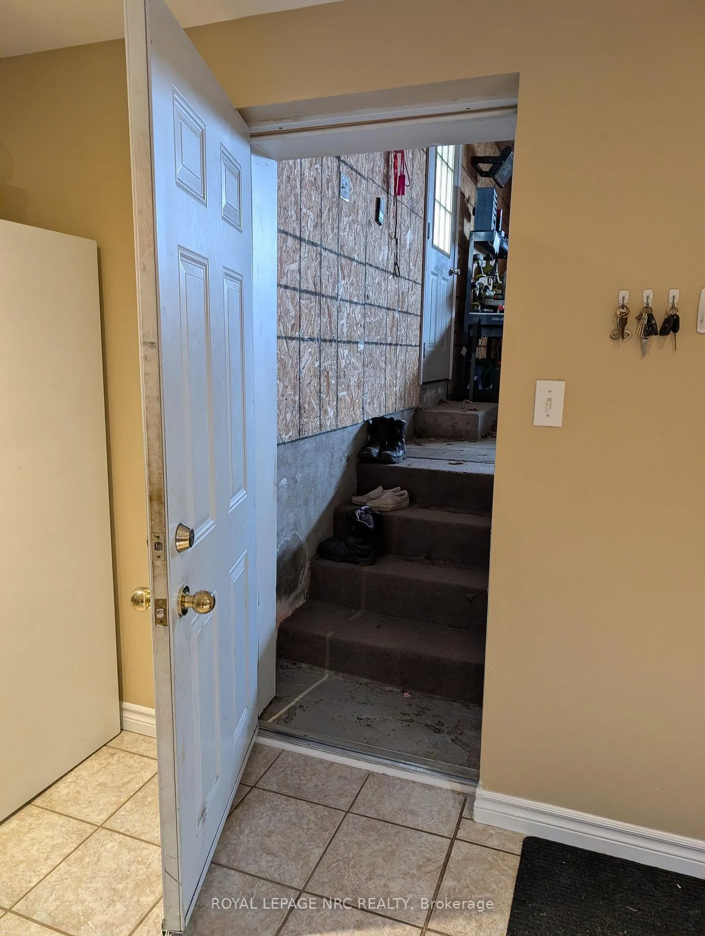 Photo 24 of 3194 Portage Road, Niagara Falls, Church's Lane — HOMEH