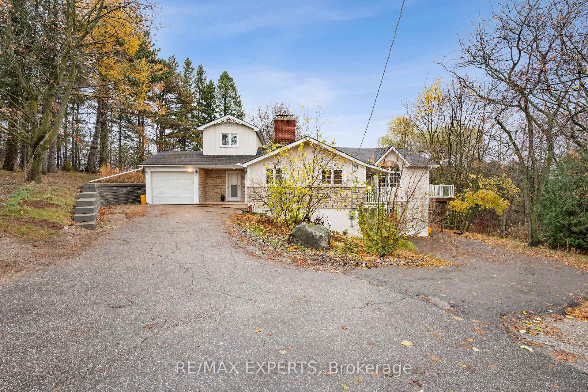 Front of 15133 Dufferin Street