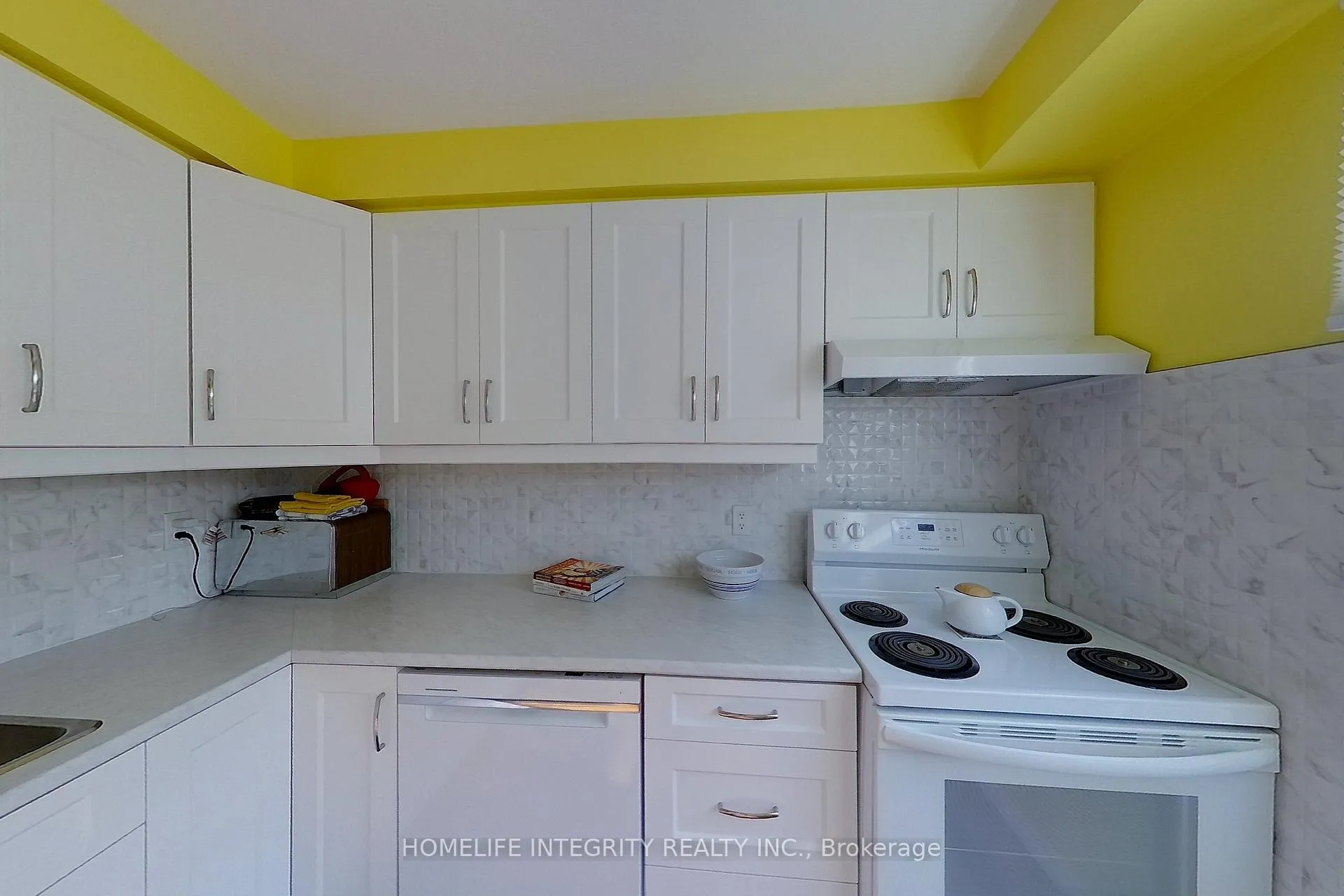 Photo 9 of Unit 2, 246 Unit 2 Tupper Boulevard, New Tecumseth, Alliston — HOMEH
