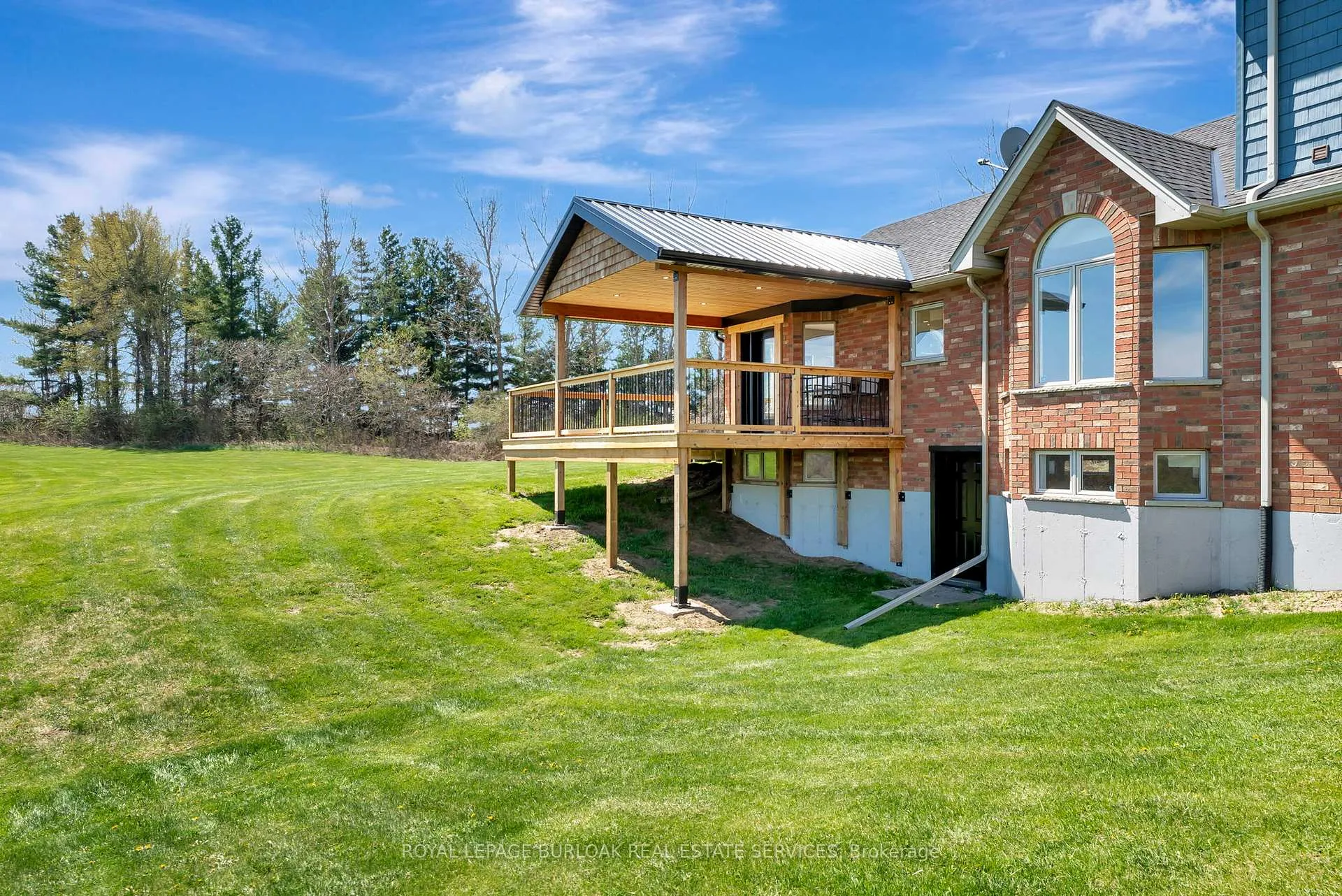 Photo 11 of 70 Governors Road E, Brant, Paris — HOMEH