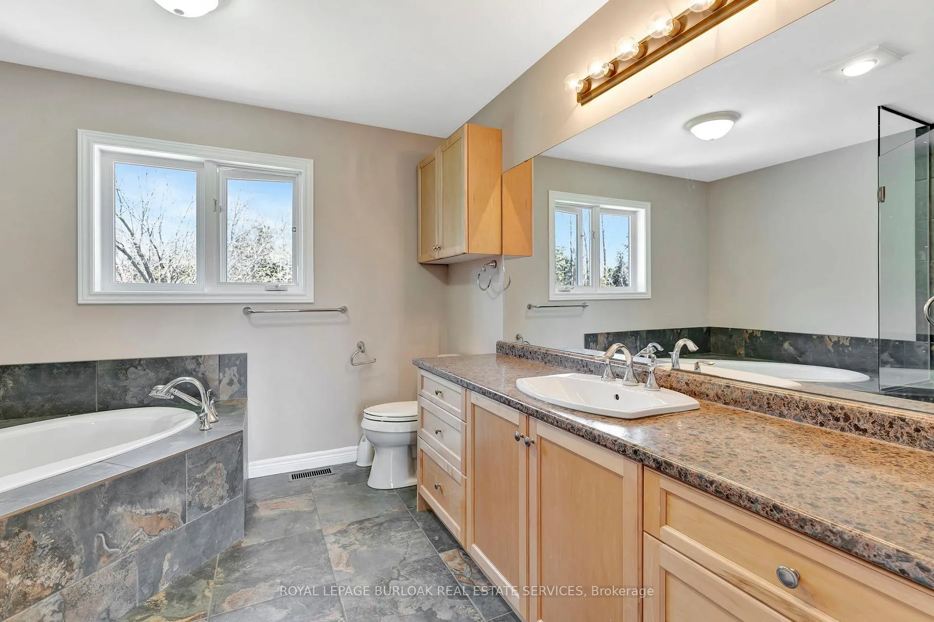 Photo 24 of 70 Governors Road E, Brant, Paris — HOMEH
