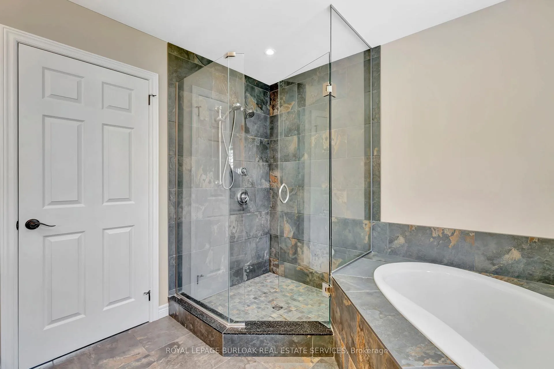 Photo 25 of 70 Governors Road E, Brant, Paris — HOMEH