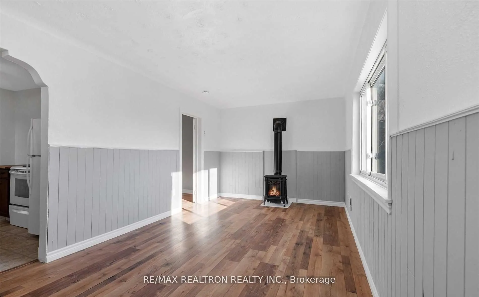 Photo 4 of 6247 Taylor Street, Niagara Falls, Dorchester — HOMEH