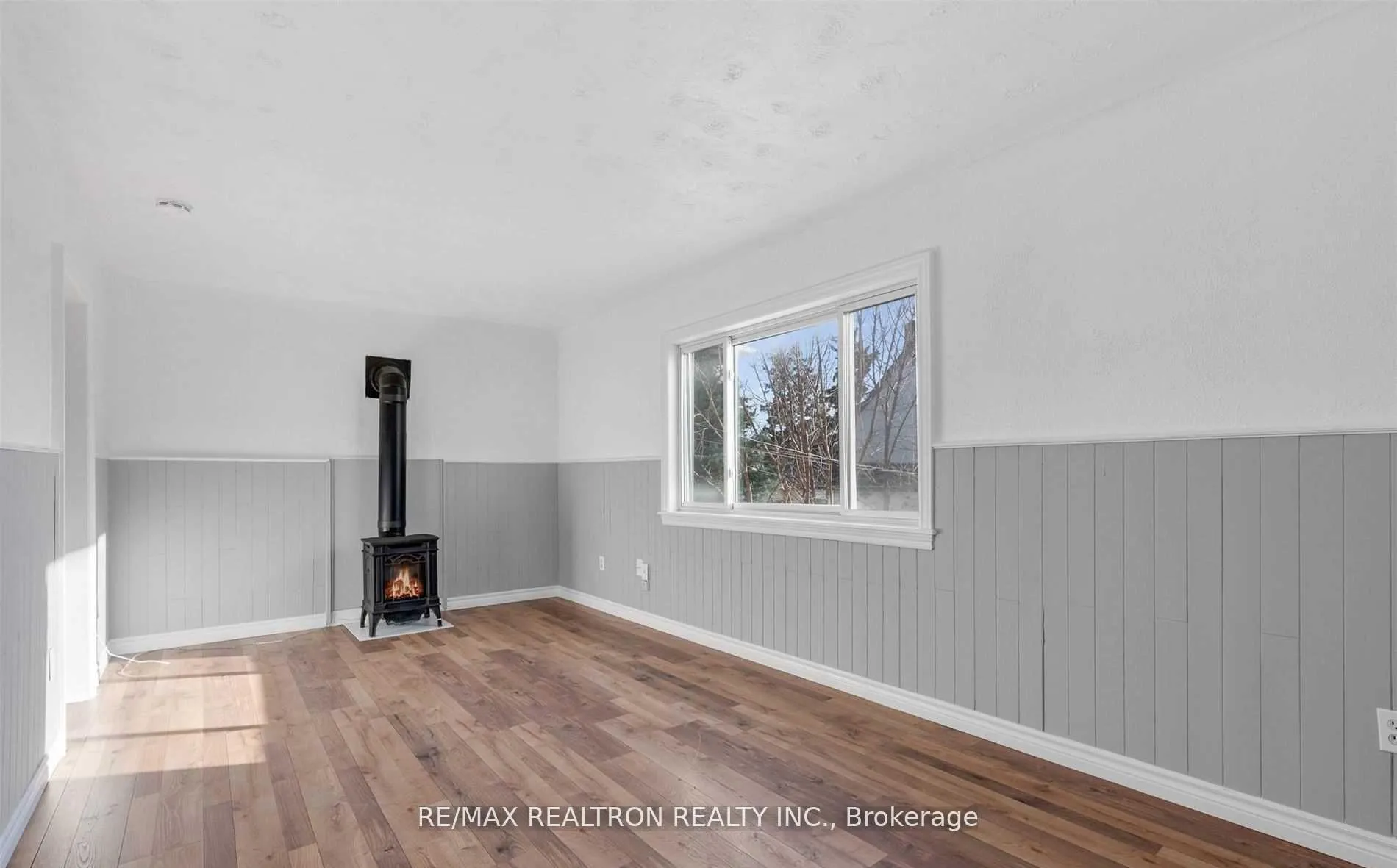 Photo 5 of 6247 Taylor Street, Niagara Falls, Dorchester — HOMEH