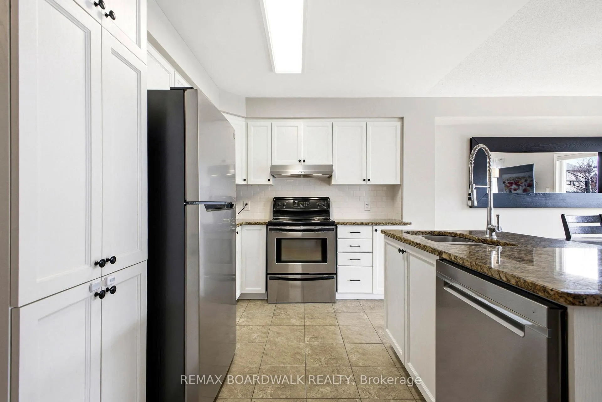 Photo 4 of 110 Prem Circle, Ottawa, Barrhaven - Cedargrove/Fraserdale — HOMEH
