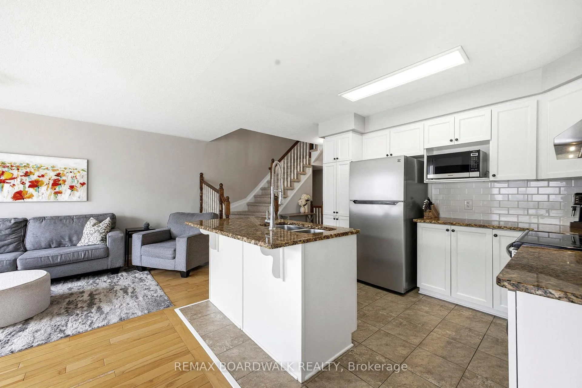 Photo 6 of 110 Prem Circle, Ottawa, Barrhaven - Cedargrove/Fraserdale — HOMEH