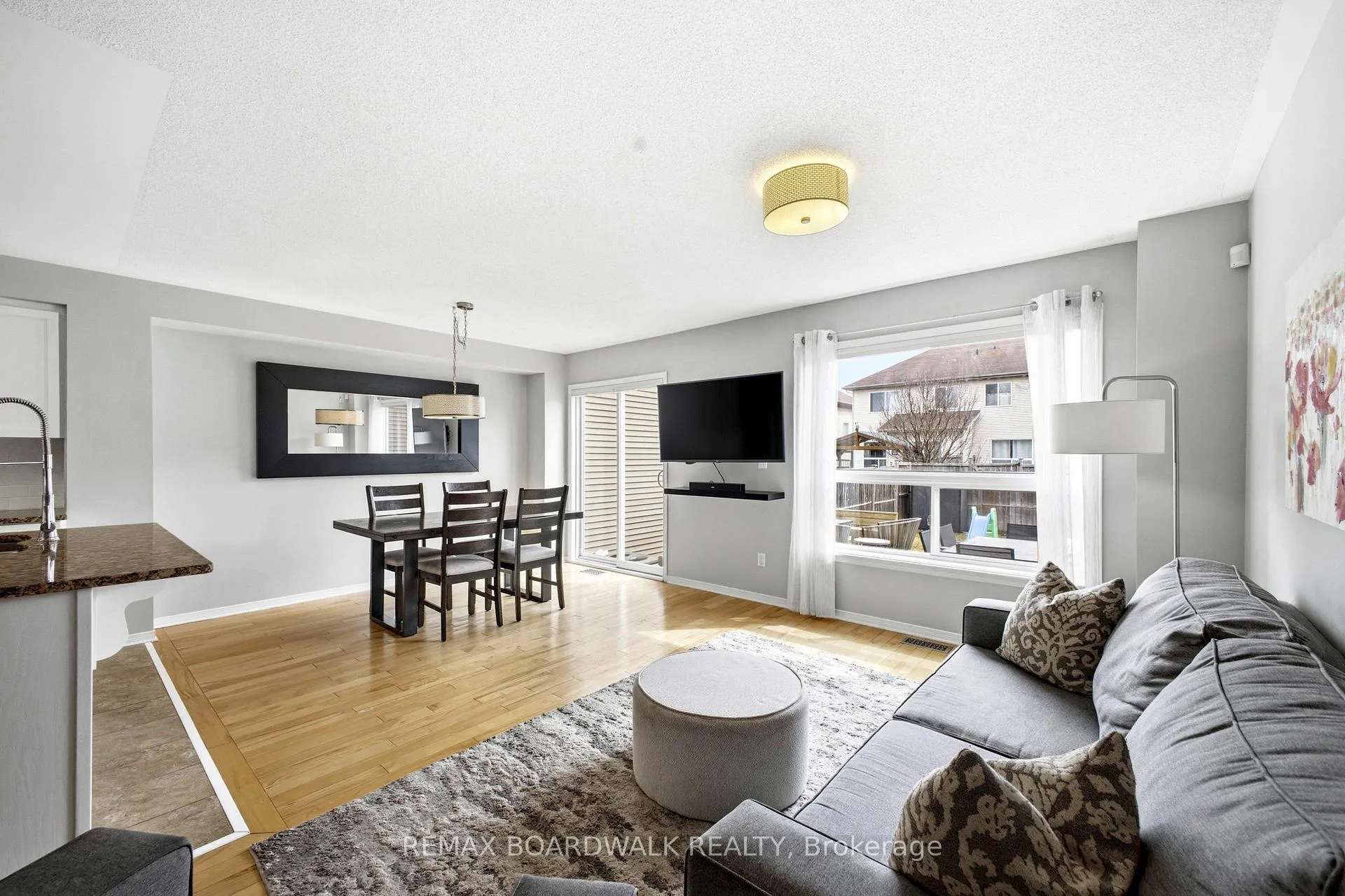 Photo 9 of 110 Prem Circle, Ottawa, Barrhaven - Cedargrove/Fraserdale — HOMEH