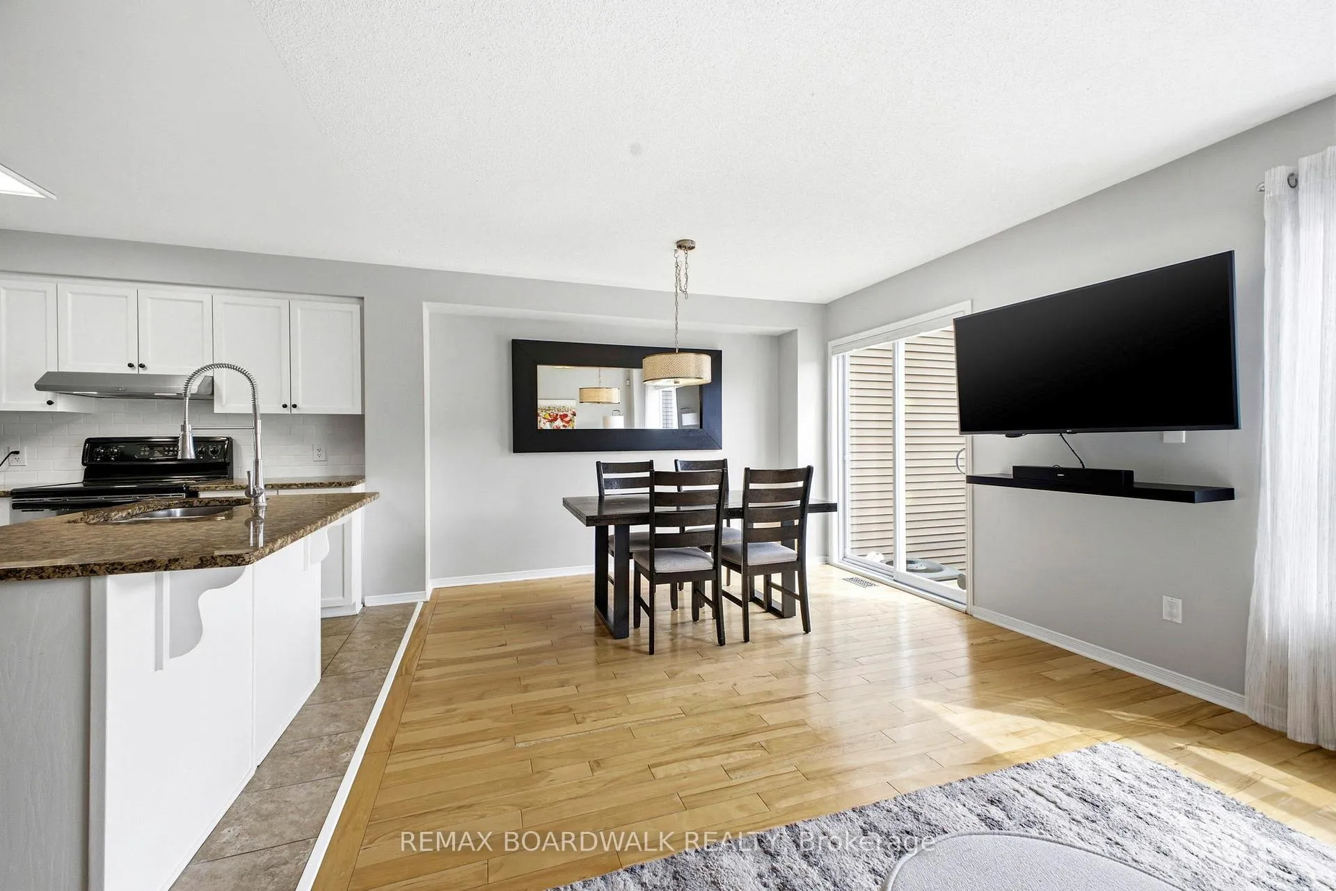 Photo 10 of 110 Prem Circle, Ottawa, Barrhaven - Cedargrove/Fraserdale — HOMEH